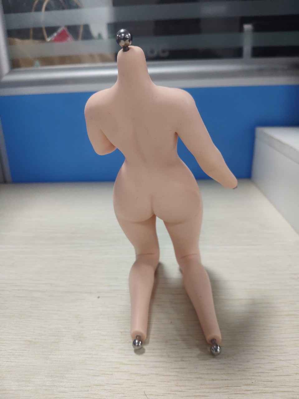 YM611B 1/6 Female Large Bust Pale Plump Seamless Body For 12″ Action Figure Doll