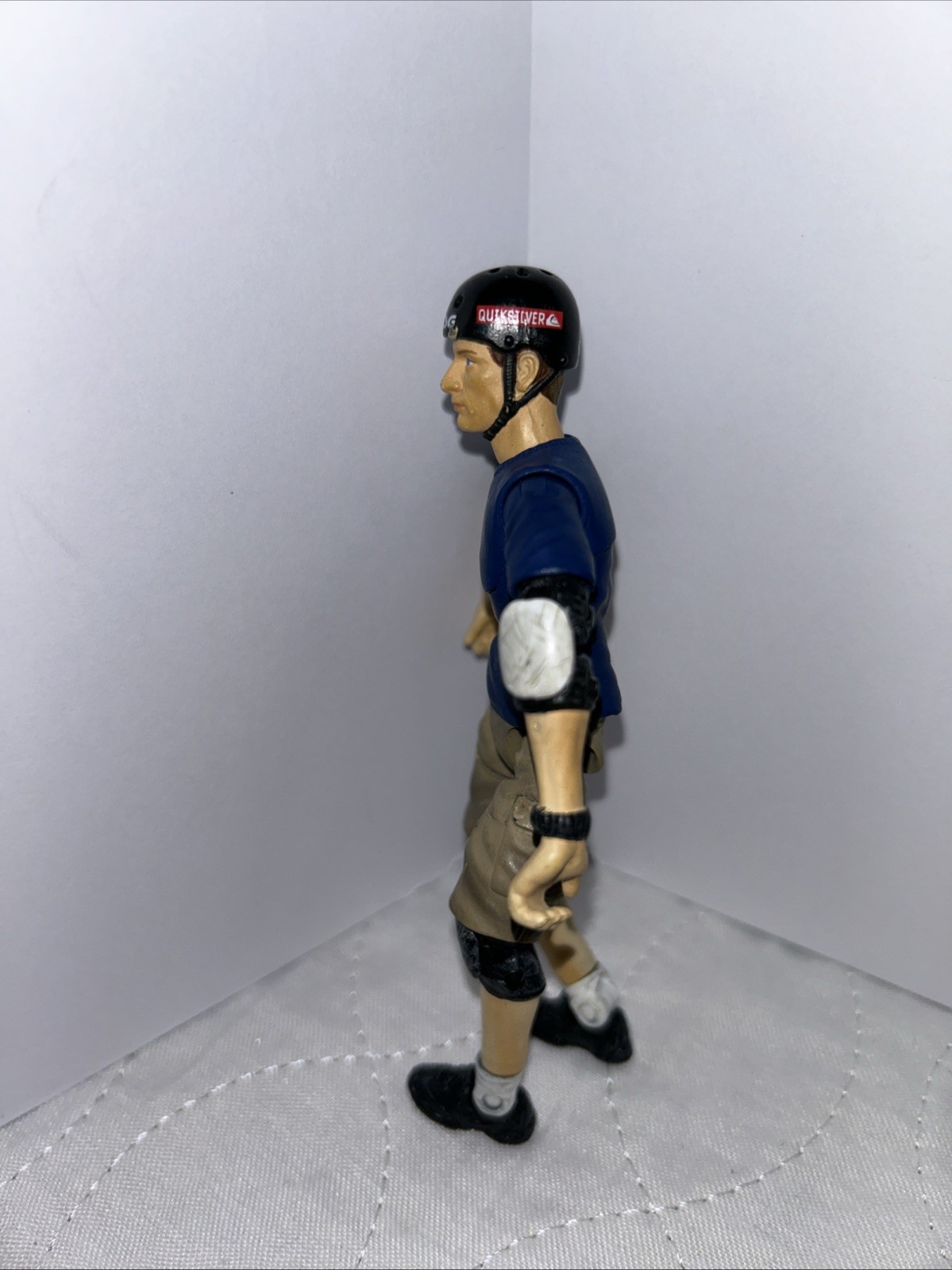 tony hawk Quiksilver Sports Action Figure w/ Helmet & Pads, Blue Shirt Tan