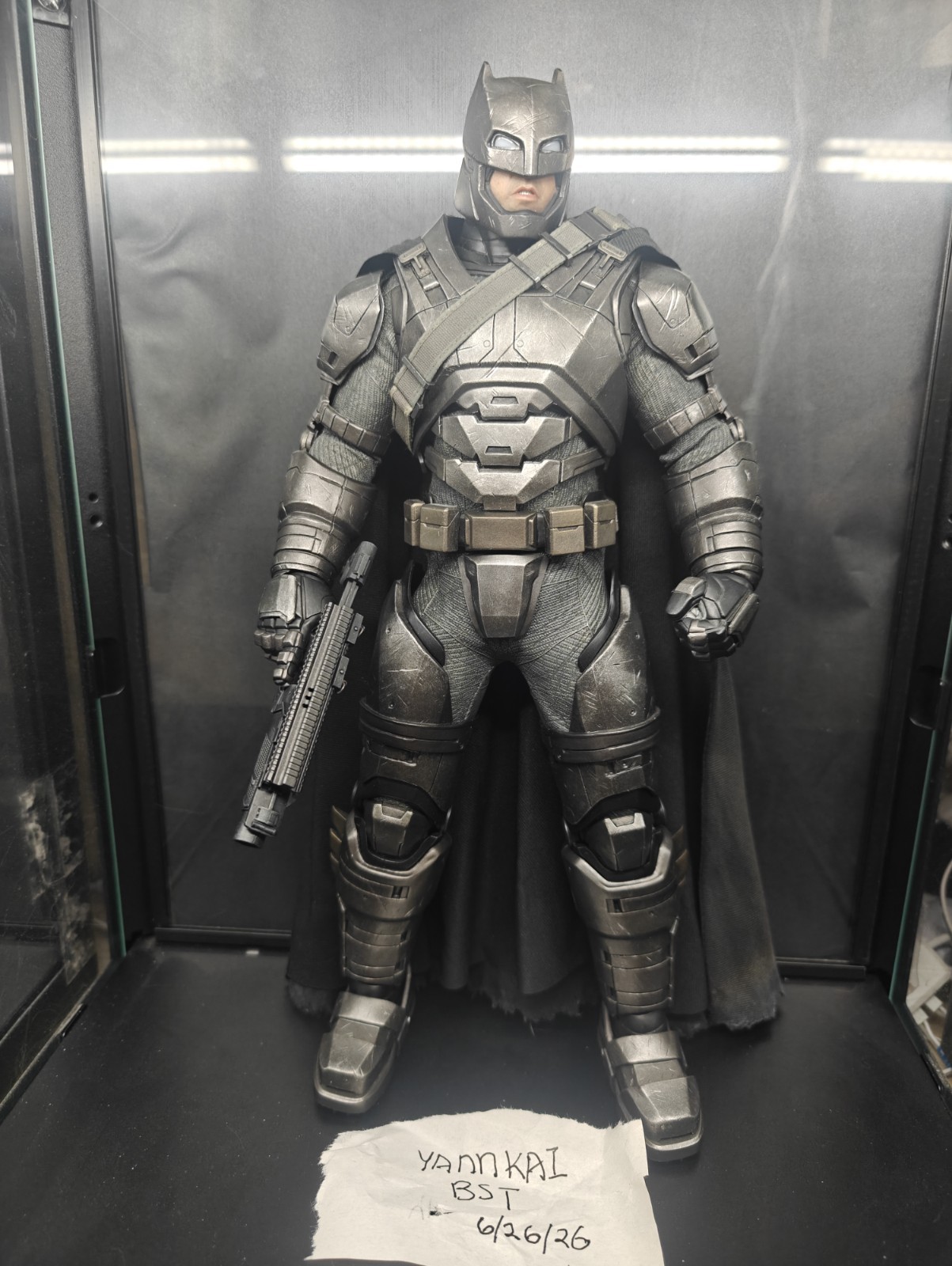 Hot Toys Batman V Superman Dawn Of Justice Armored Batman Figure