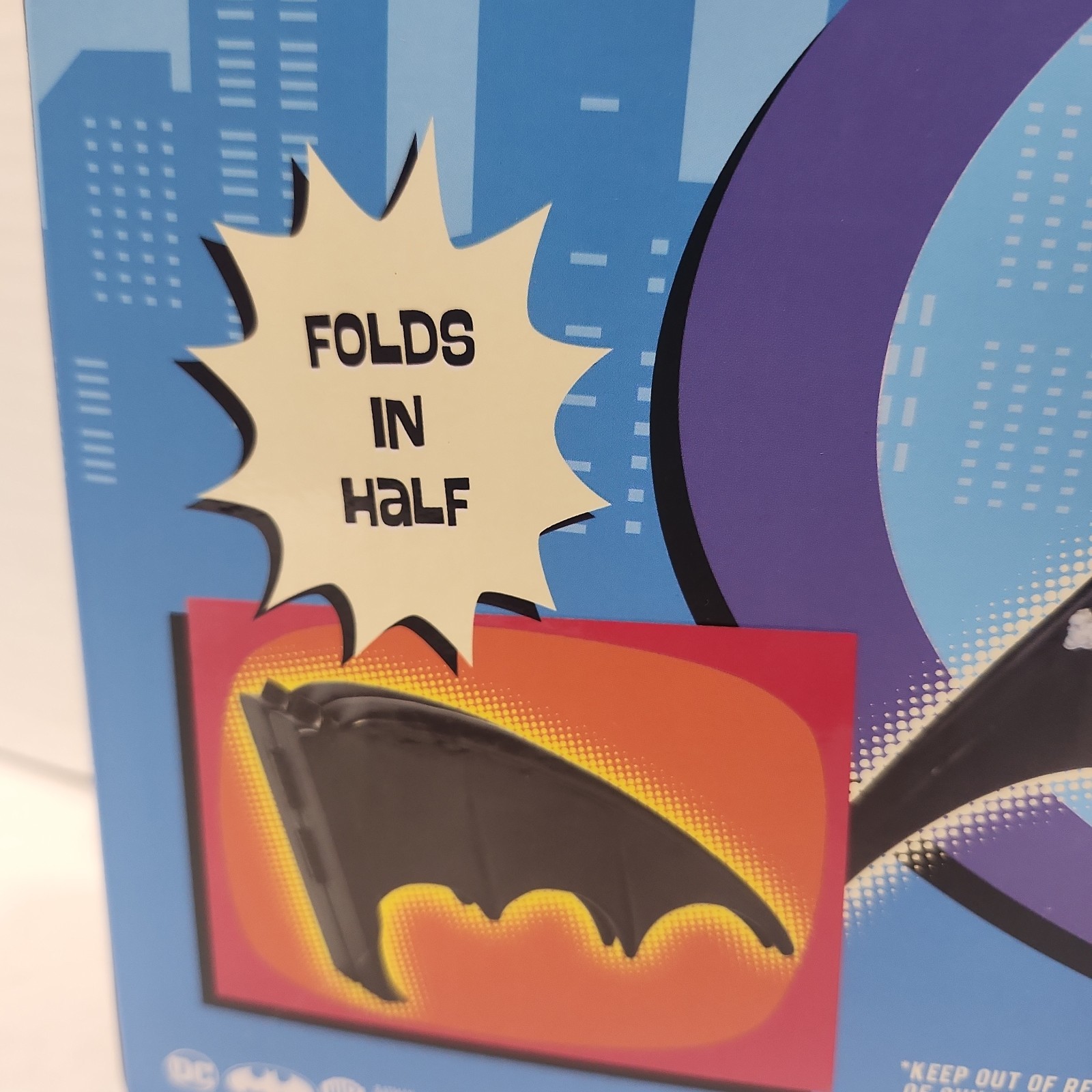 NECA Batman (1966 Classic TV Show Series) Replica – BATMAN Batarang Adam West