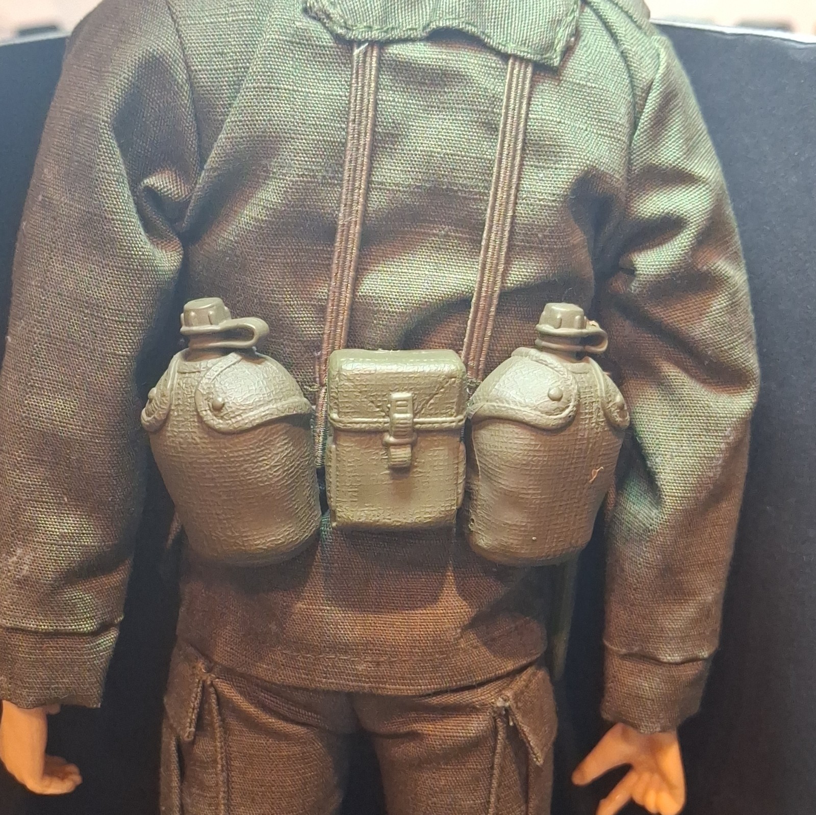 Vietnam War Army Action Figure w/ Helmet & Gun Green Brown Black Plastic Fabric
