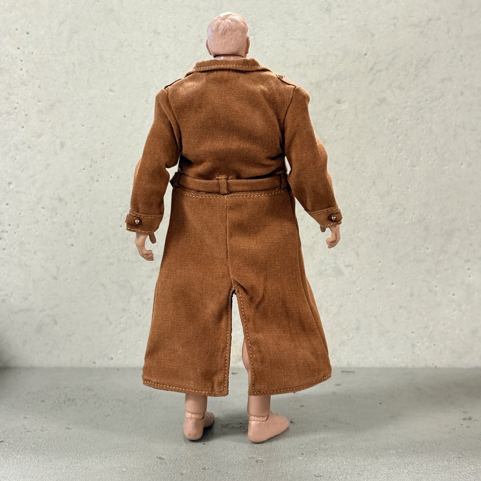 MO-VTLTC-BRN: 1/12 Brown Wired Trench Coat for 6″ muscular body action figure