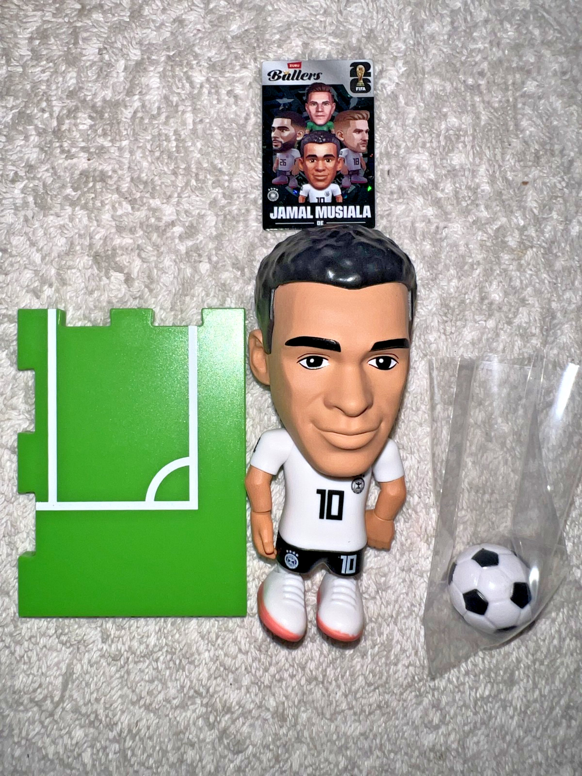 ZURU NBA BALLERS FIFA LOT OF 8 INCLUDES 3 RARE FIGURES **NEW OPENED**