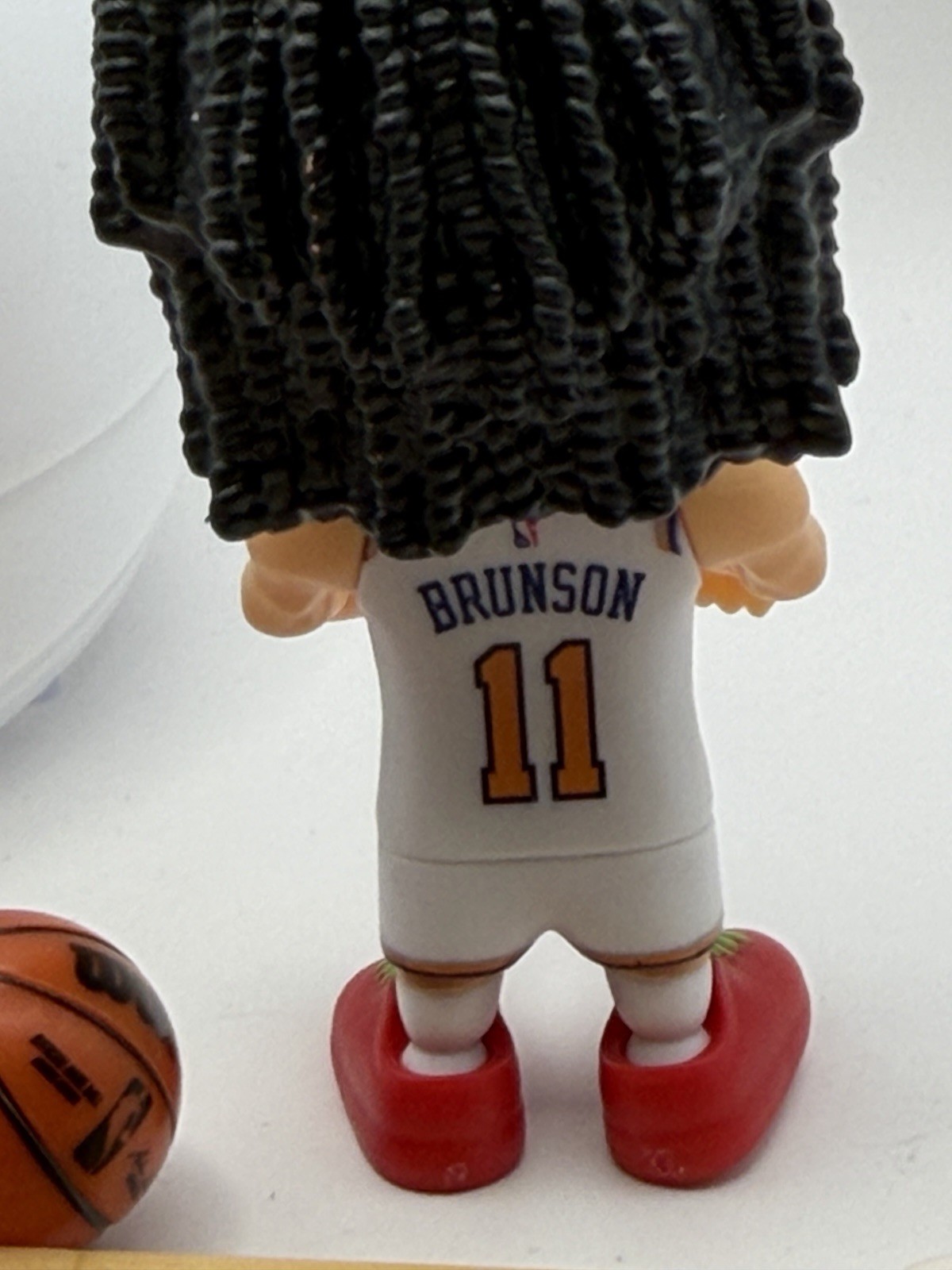 5 Surprise Zuru NBA Ballers Series 2 – Jalen Brunson White Jersey