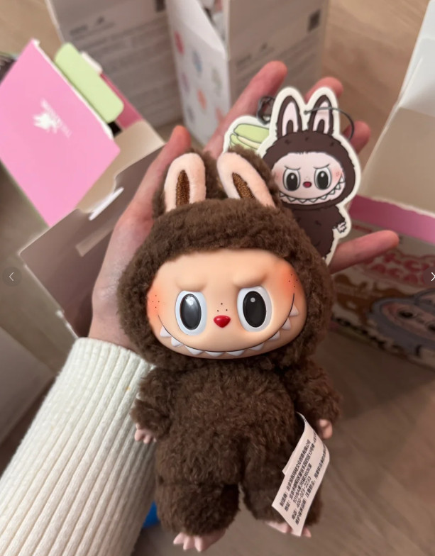 Officially Authorized, First Generation Secret Hidden Edition “Chestnut Cocoa”