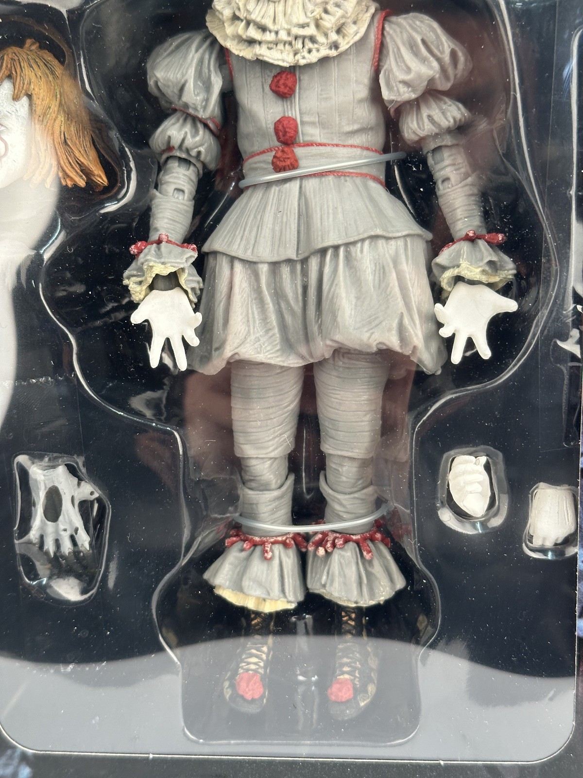 Stephen King’s Movie IT Pennywise Well House 2017 7″ Moveable Action Figure NEW