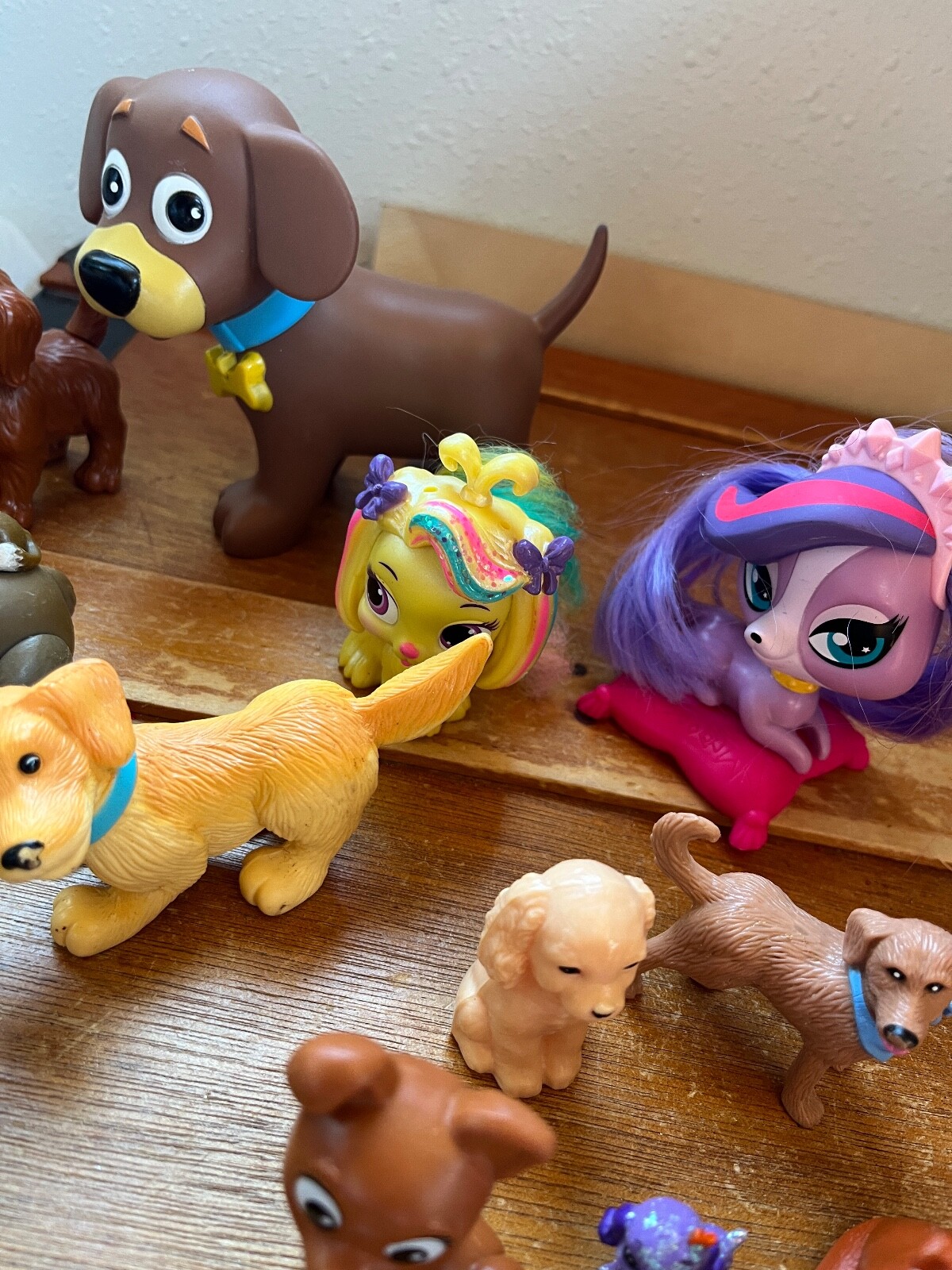 Mixed Lot of Cute Plastic Rubber TV Movie & Not Puppy Dog Figures Animals –