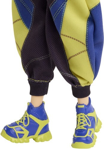 KPop Demon Hunters HUNTR/X: Zoey “How It’s Done» Doll PRESALE (SHIPS ON 7/30/26)