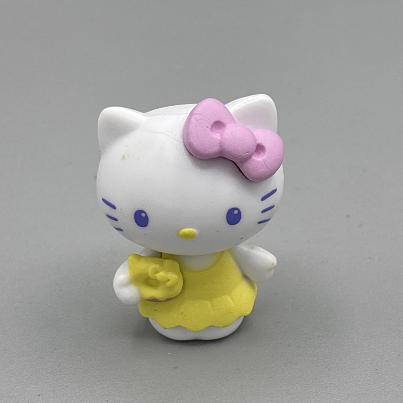 Hello Kitty Mini Figure – Series 2 Yellow Costume Pink Bow – 1.5 Inch – Sanrio