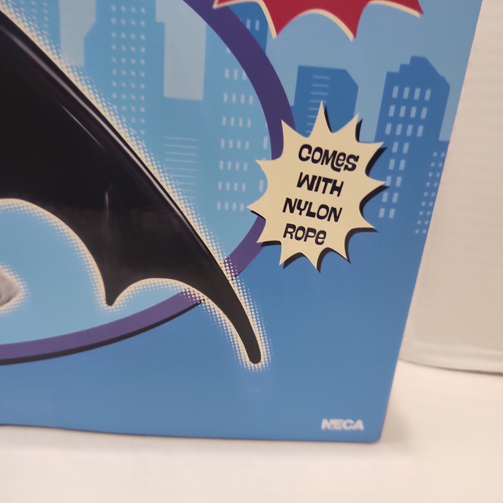 NECA Batman (1966 Classic TV Show Series) Replica – BATMAN Batarang Adam West