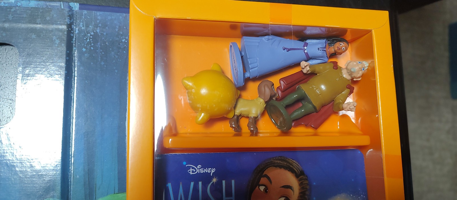 Tattle Tale Storybook WISH by Disney with 4 figurines, 3 years and up