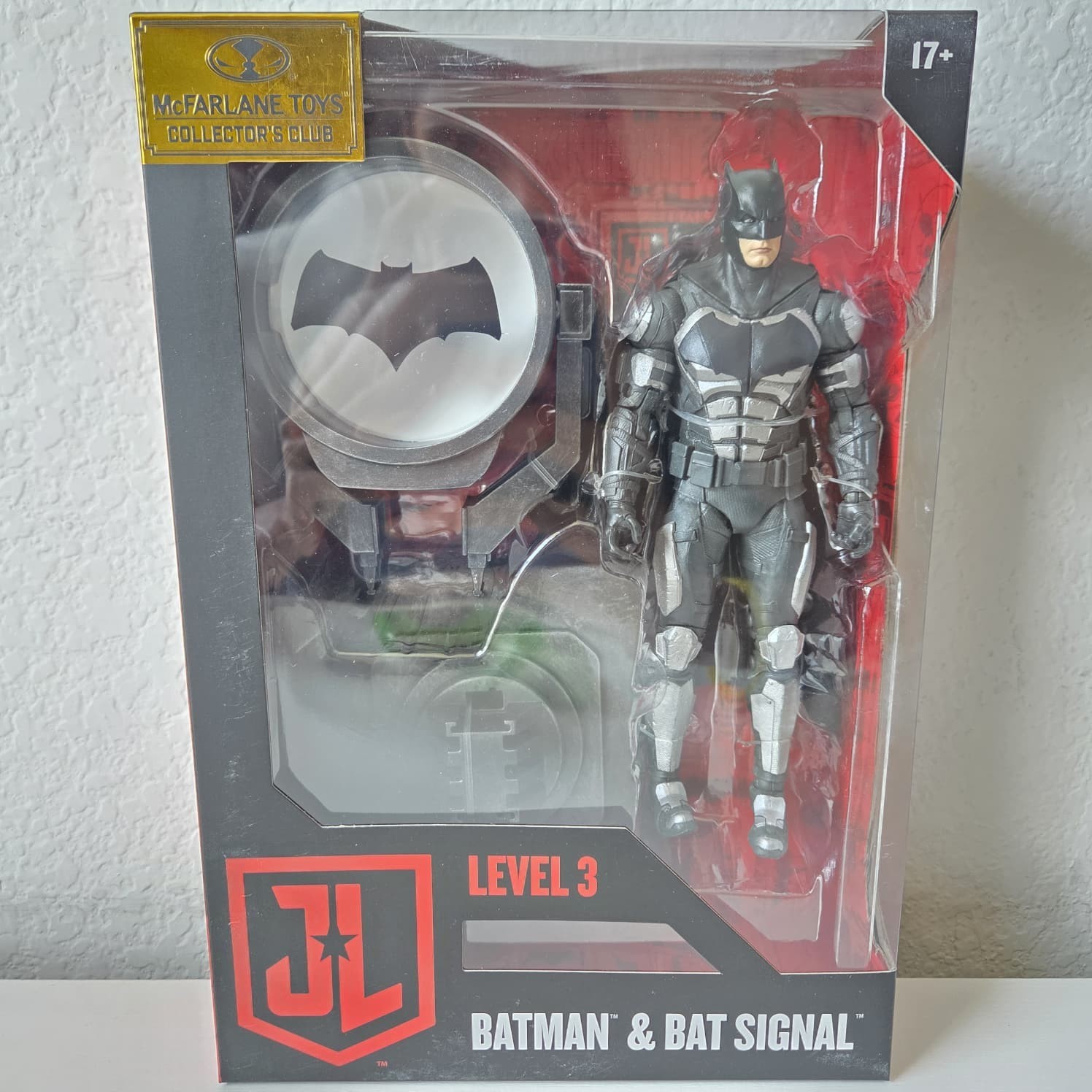 McFarlane Toys DC Multiverse Collector’s Club Justice League Batman & Batsignal