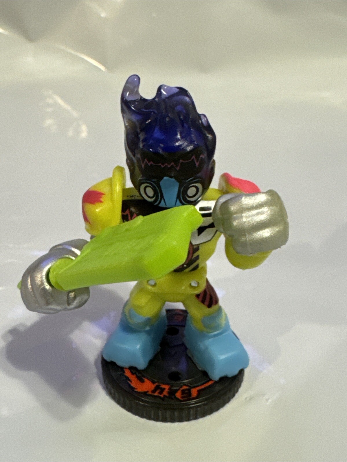 2021 LEGENDS OF AKEDO Series 2 SYNTHFYRE Figure – Arcade Warriors – Rare Listing