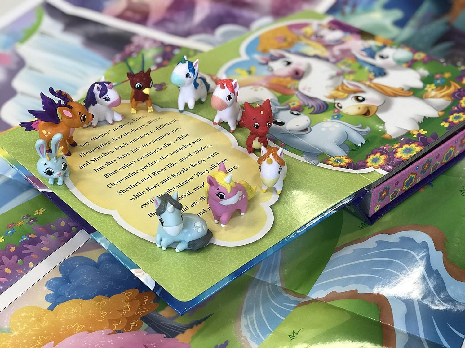 Phidal Unicorns & Friends My Busy Books – Storybook, 10 Figurines, Playmat