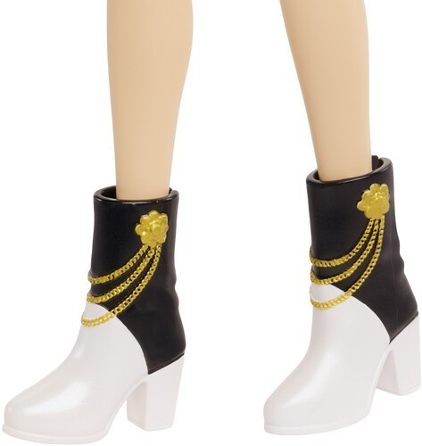 KPop Demon Hunters HUNTR/X: Mira “Golden» Singing Doll PRESALE (SHIPS 7/30/26)