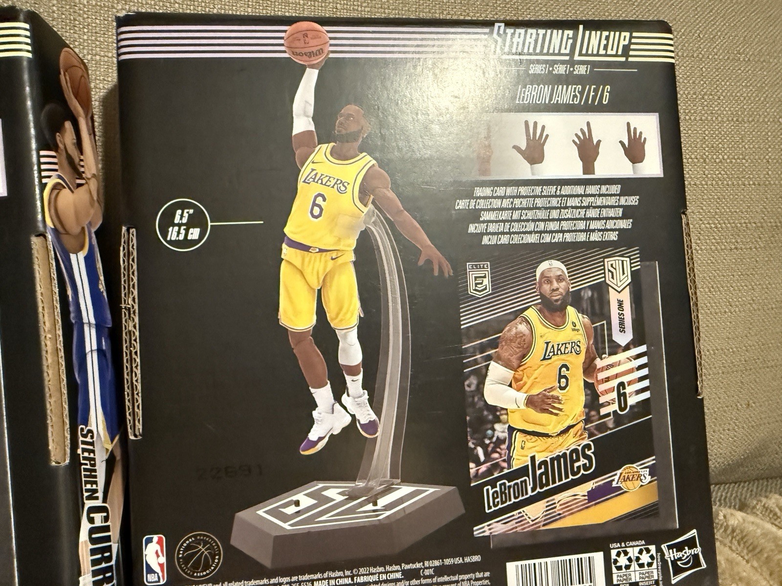 Hasbro Starting Lineup NBA LeBron James and Stephen Curry Figures & Cards