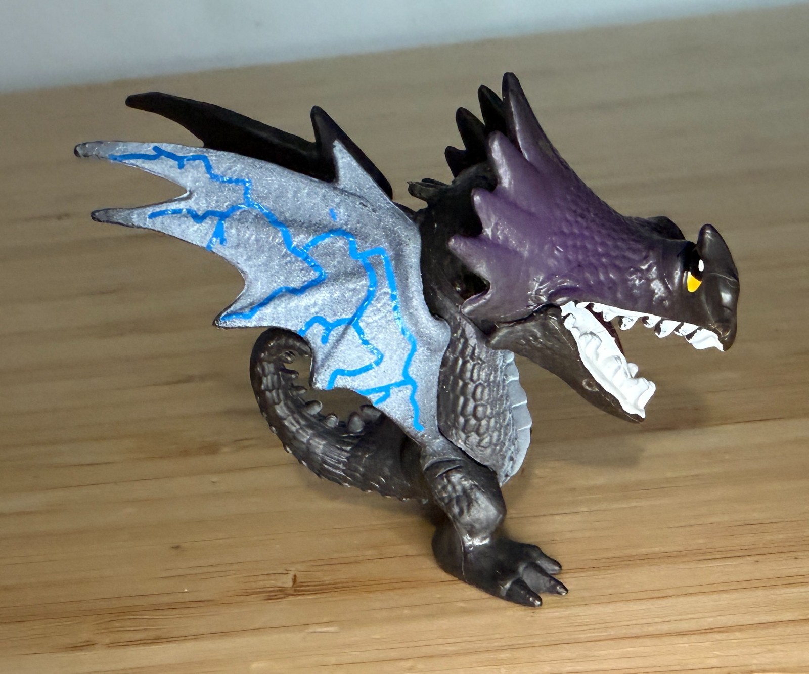 Vintage 2013 Dreamworks How To TrainYour Dragon «Skrill» Mini Action Figure Toy