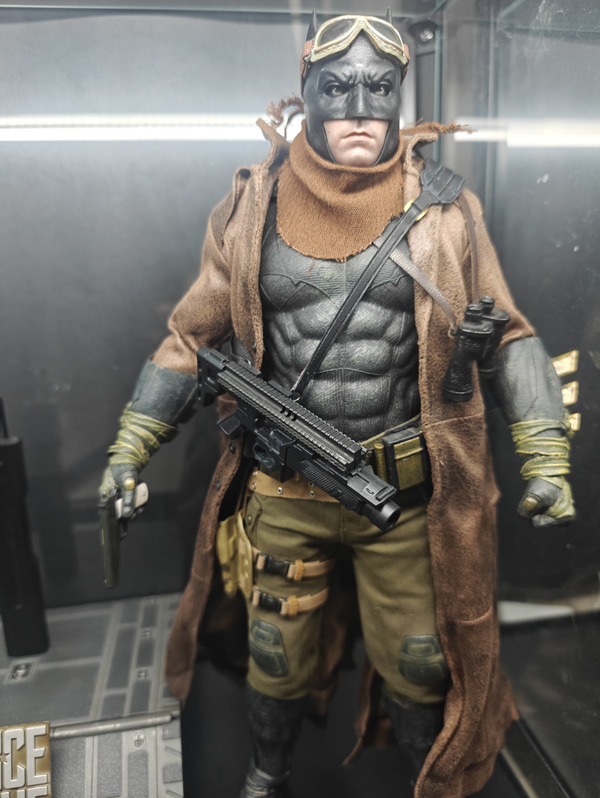Hot Toys BvS Knightmare Batman Loose