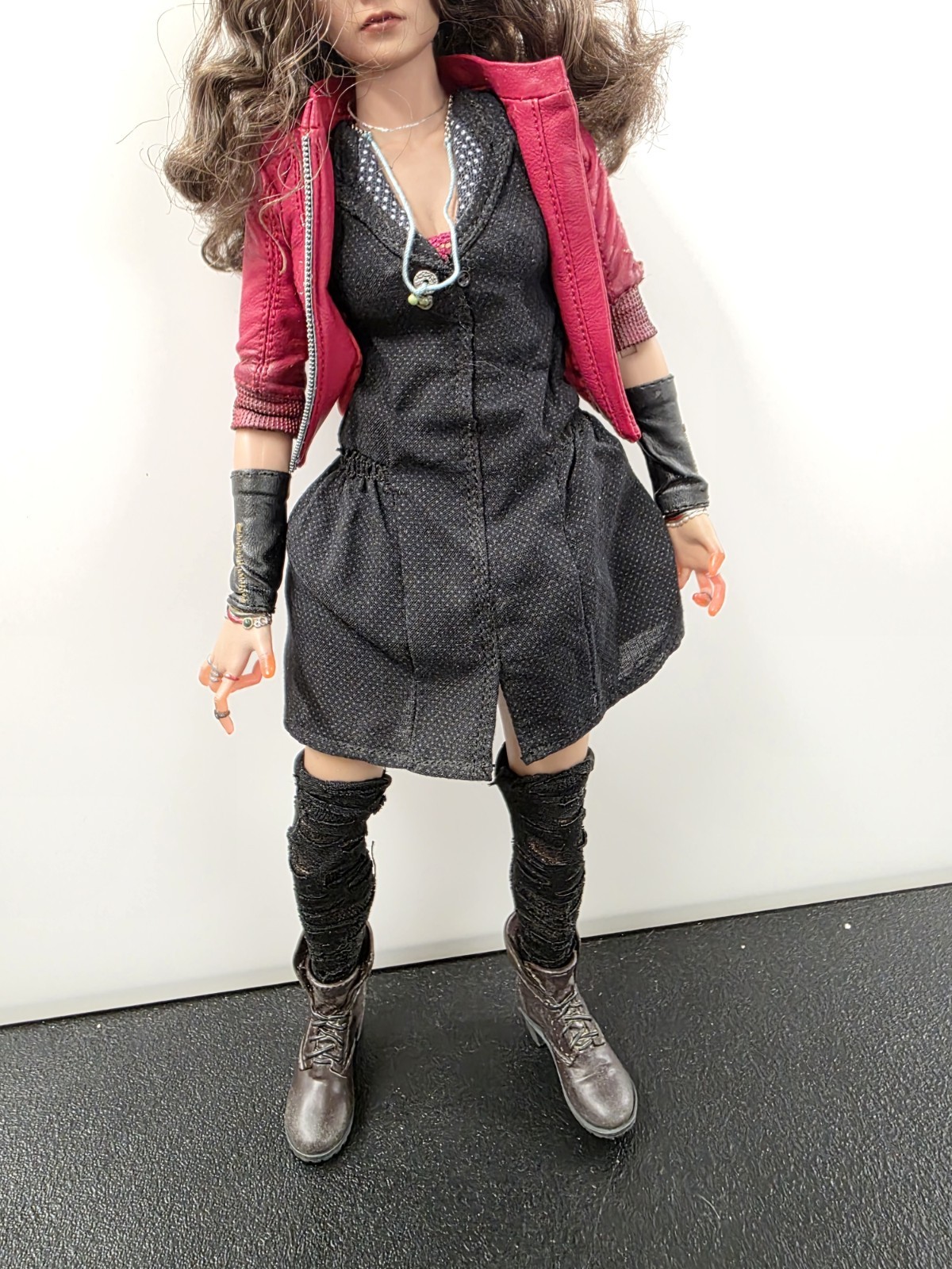 Hot Toys Avengers Age of Ultron Scarlet Witch 1:6 Action Figure