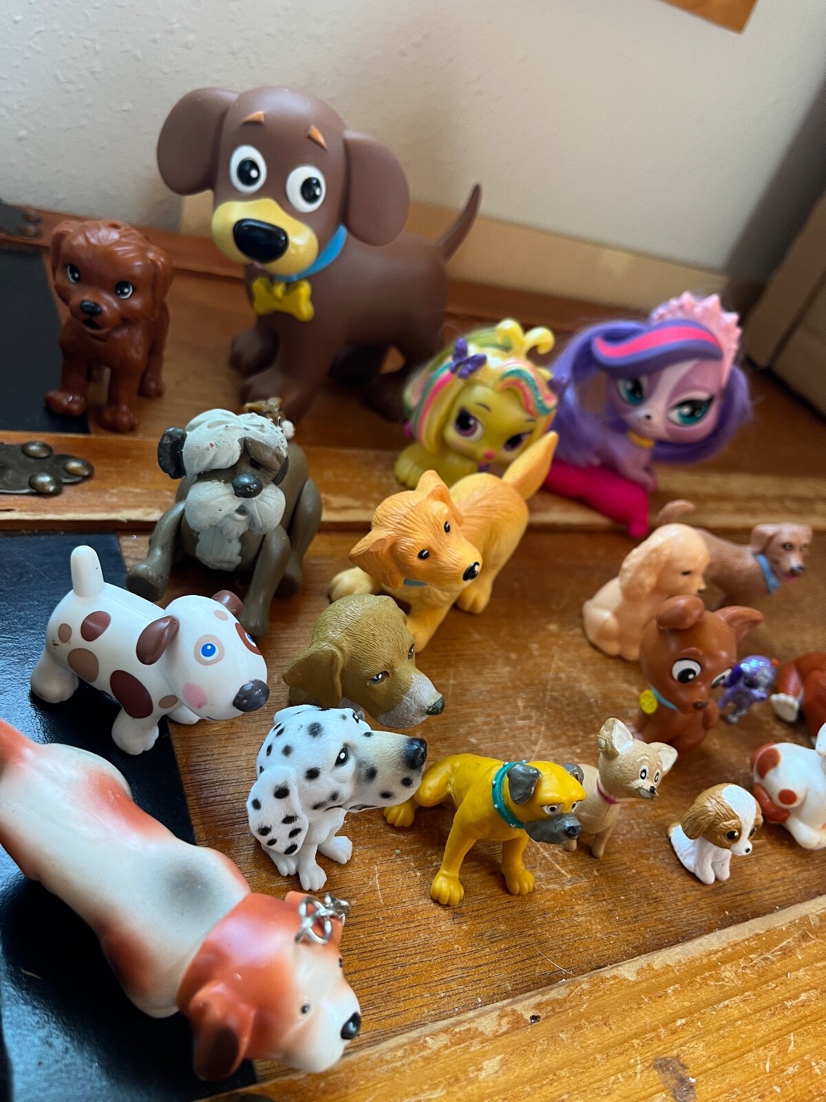 Mixed Lot of Cute Plastic Rubber TV Movie & Not Puppy Dog Figures Animals –
