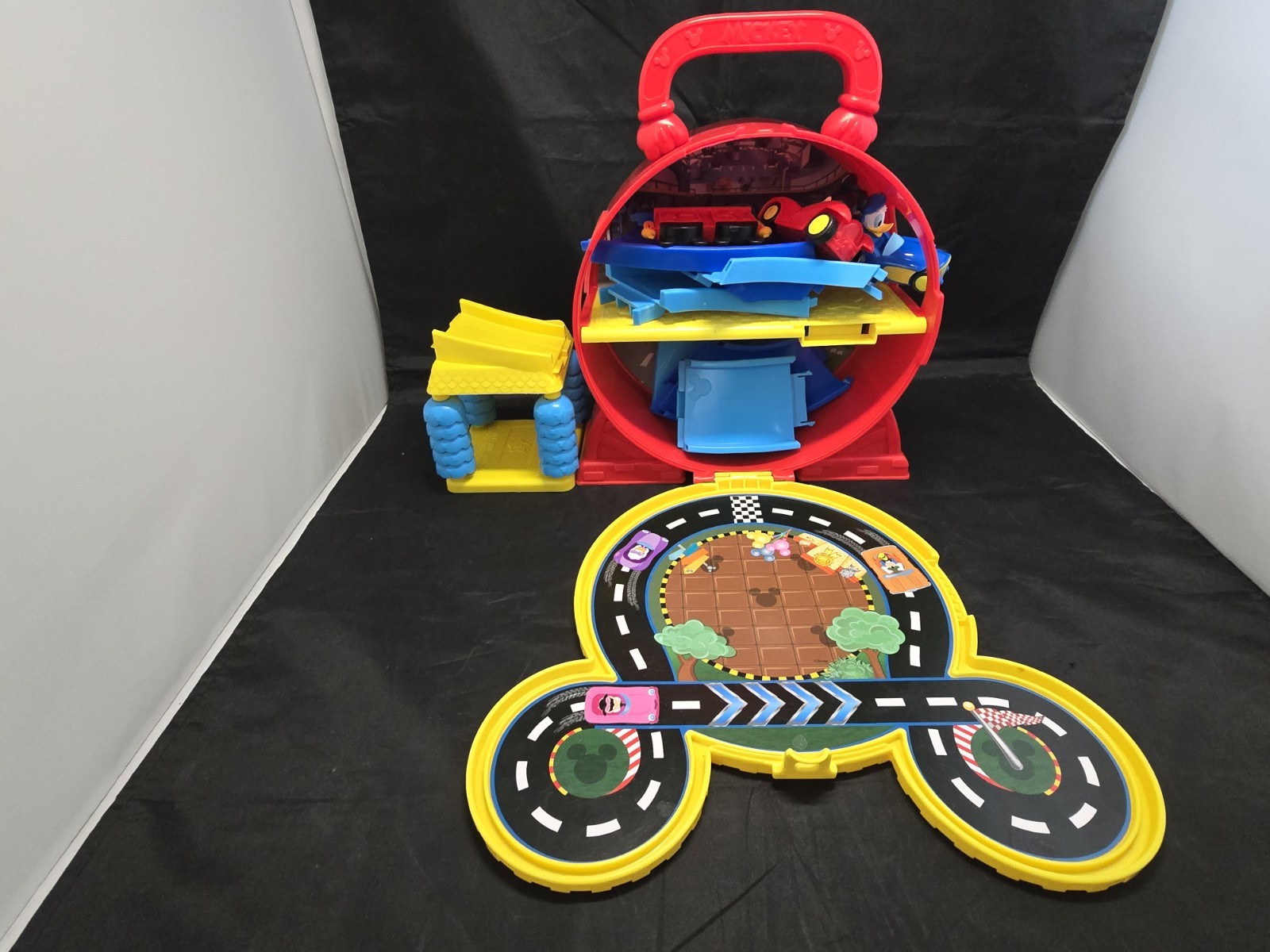 Mint EUC Disney Junior Mickey Stow ‘N Go Garage and 2 Vehicles