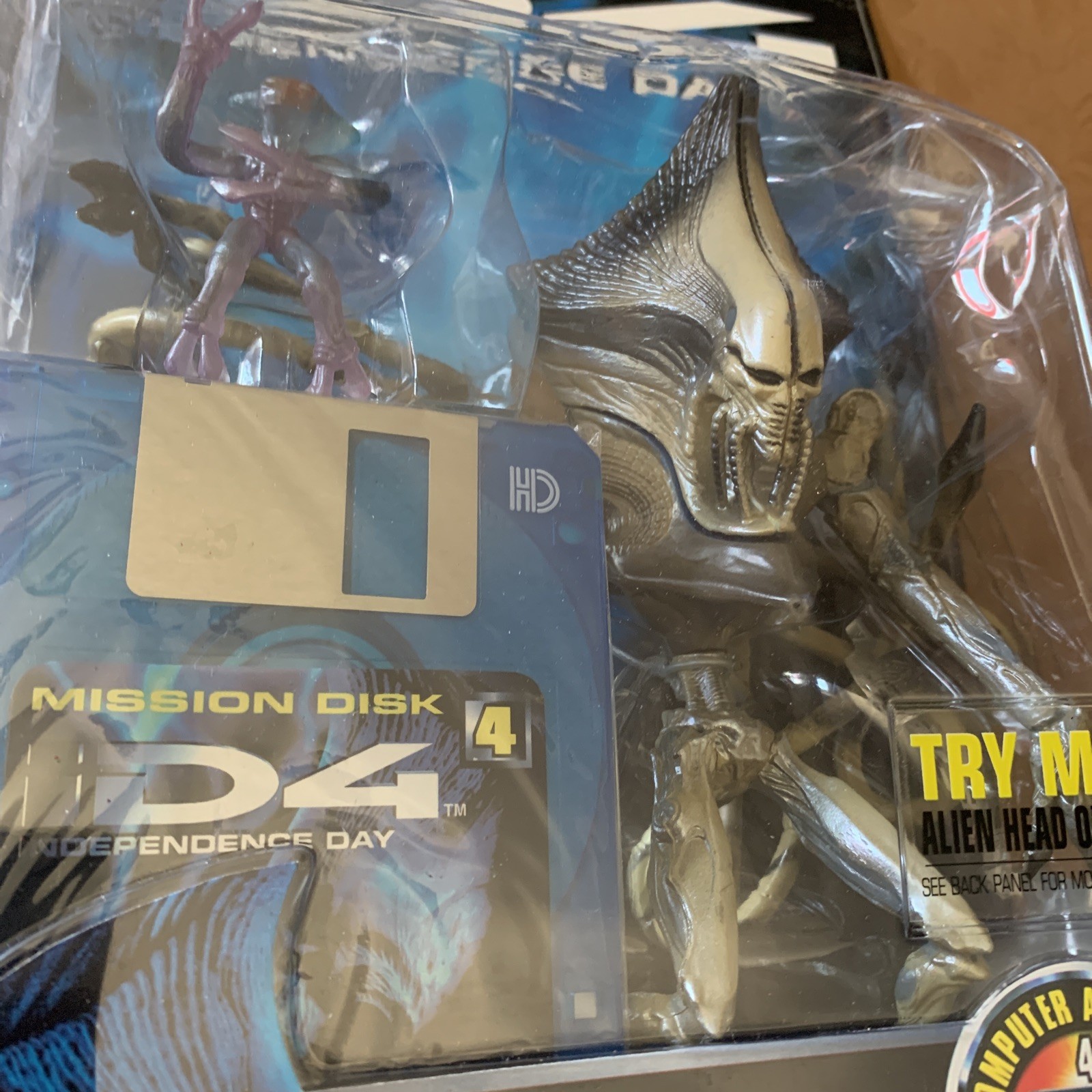 Trendmasters iD4 Independence Day ALIEN ATTACKER PILOT Figure NIP w/disk Sealed