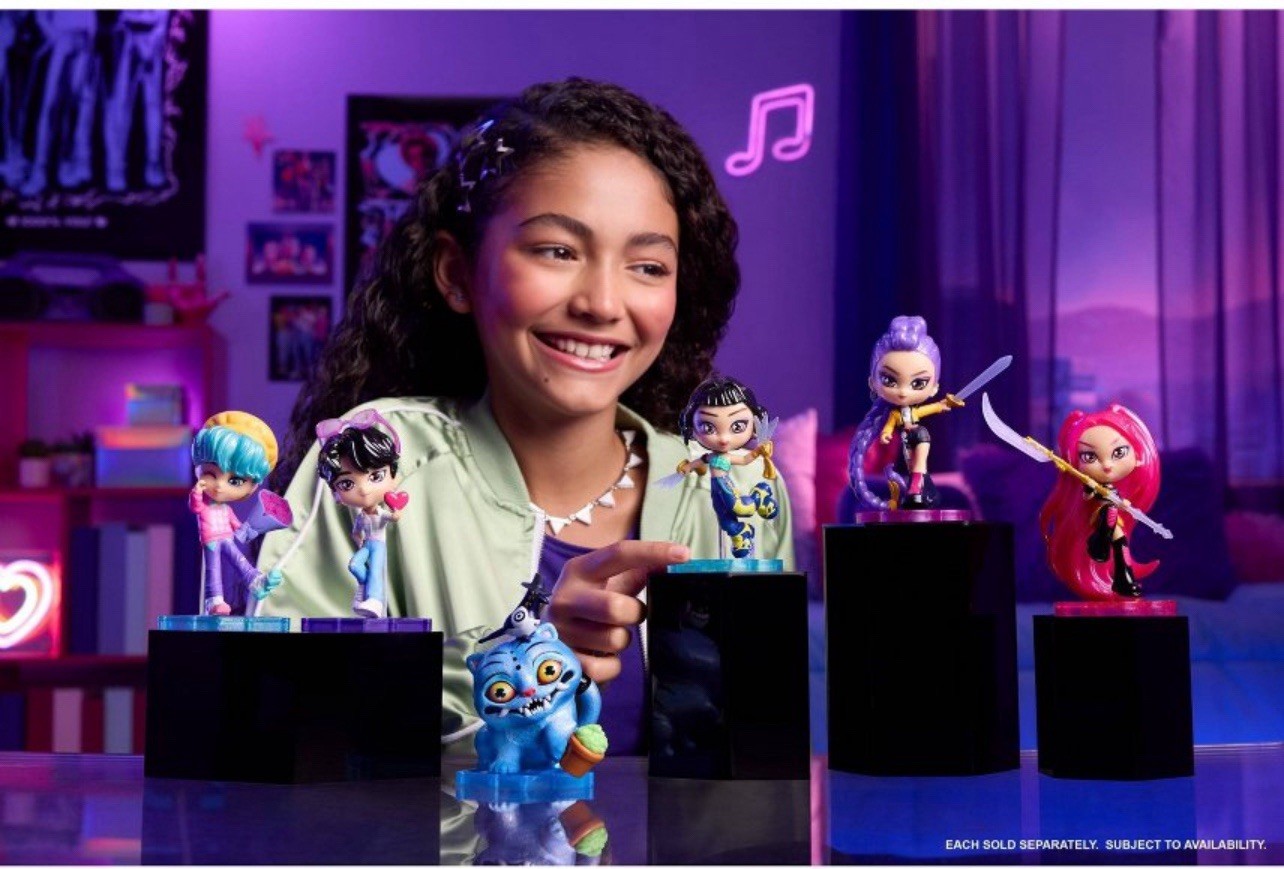 Netflix KPop Demon Hunters Figure Huntrix FOR THE FANS Toy Collectible MIRA