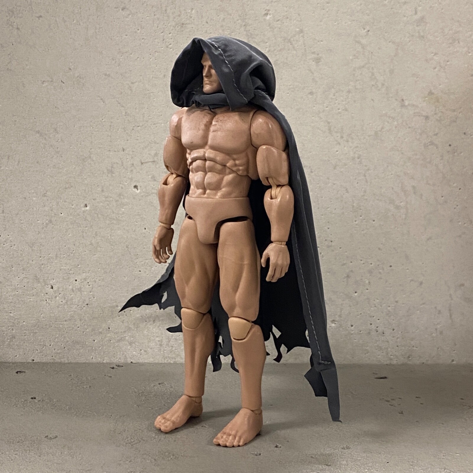 SU-EZHC-DGG: 1/12 wired battle damaged Hooded cape for 6″ figure – Dark Grey