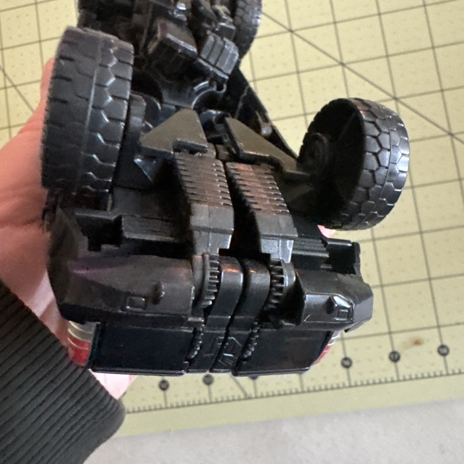 IRONHIDE Premium Series Transformers Movie 2007 Voyager Class Read Incomplete