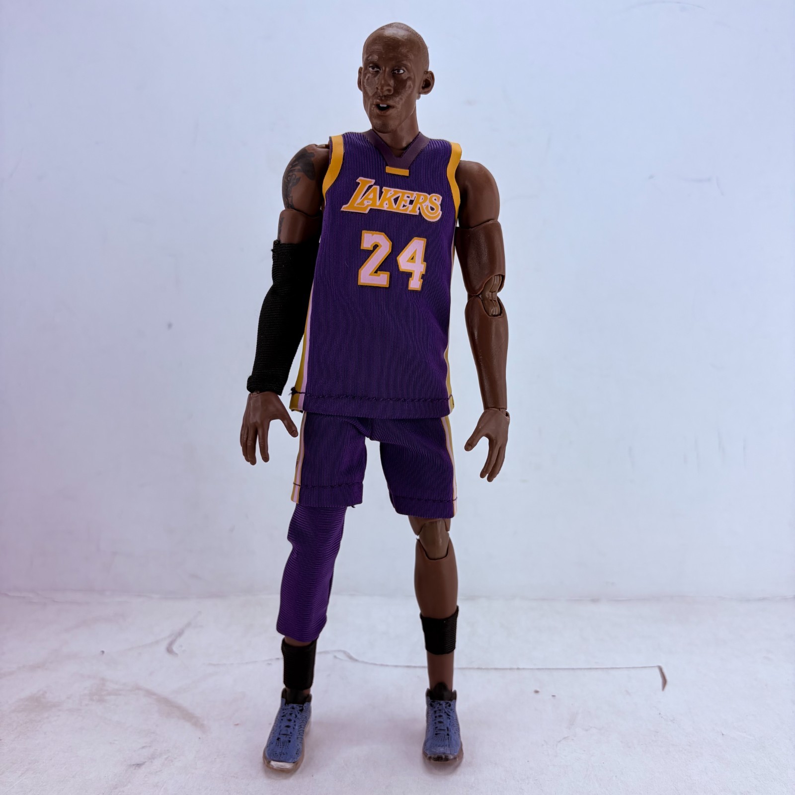 LA Lakers Kobe Bryant #24 Legend Creation 1:9 Scale Action Figure Toy Gift