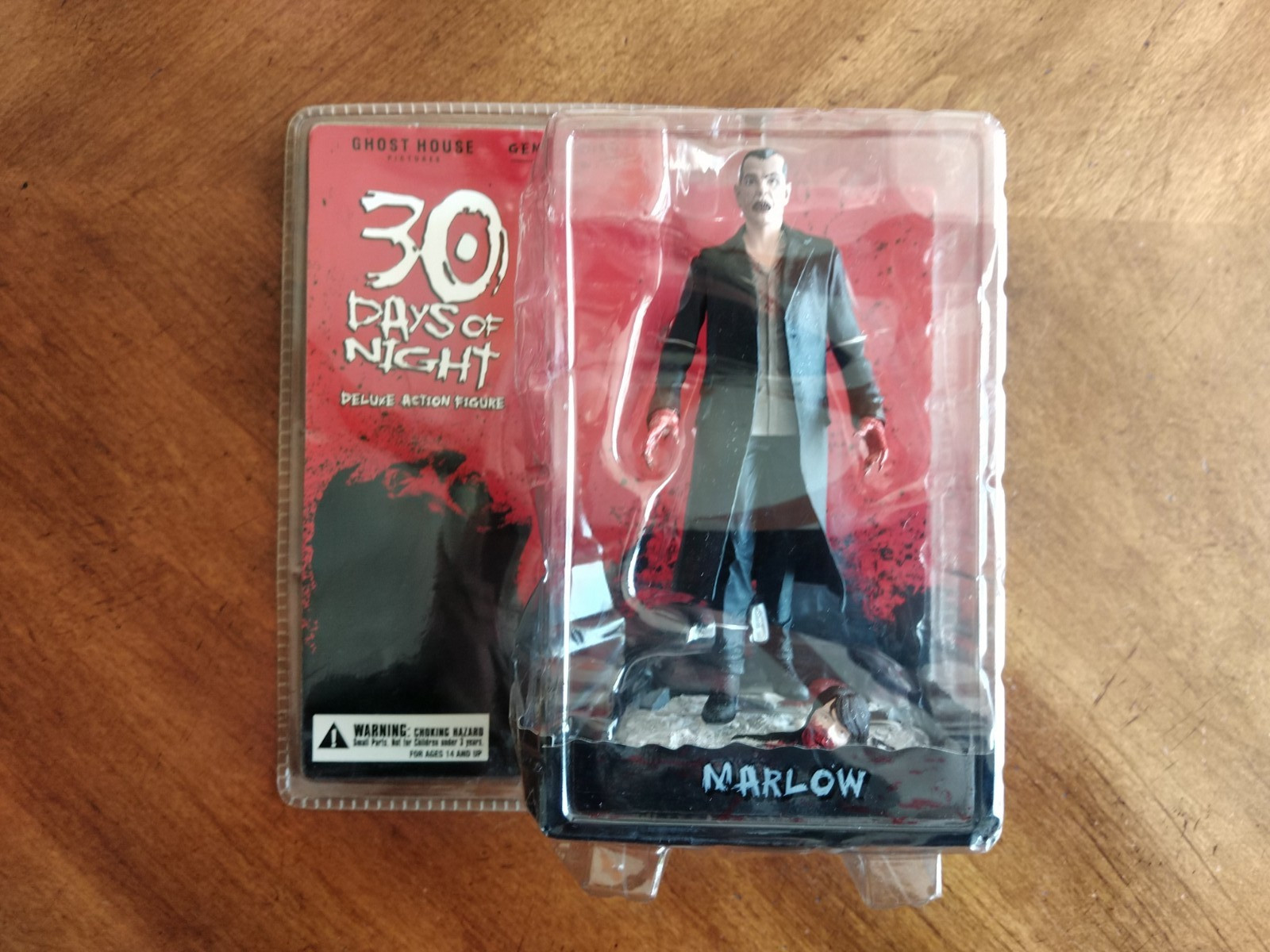 READ* Gentle Giant LTD 2009 Dark Days LLC 30 Days Of Night Marlow Action Figure