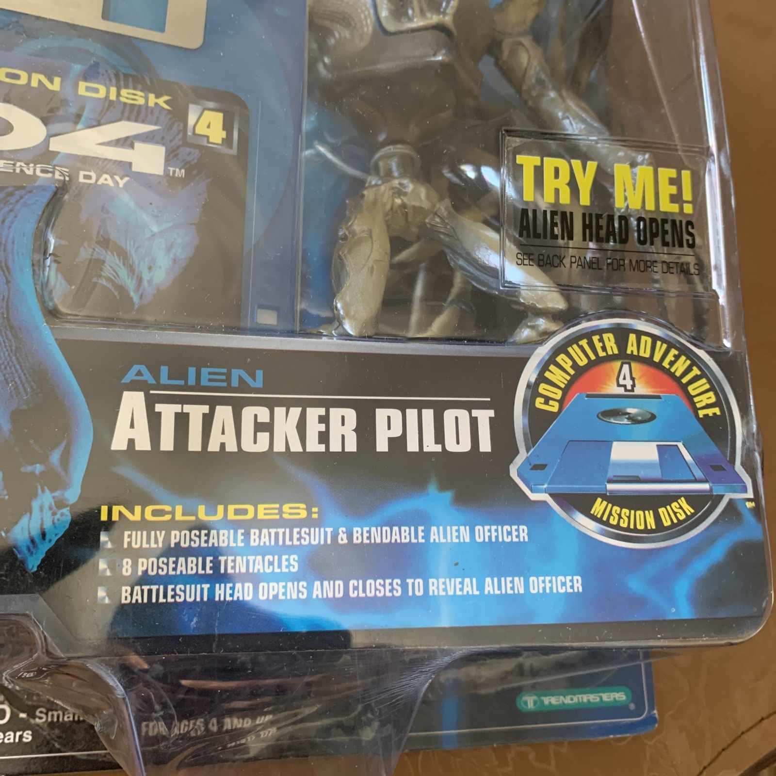 Trendmasters iD4 Independence Day ALIEN ATTACKER PILOT Figure NIP w/disk Sealed