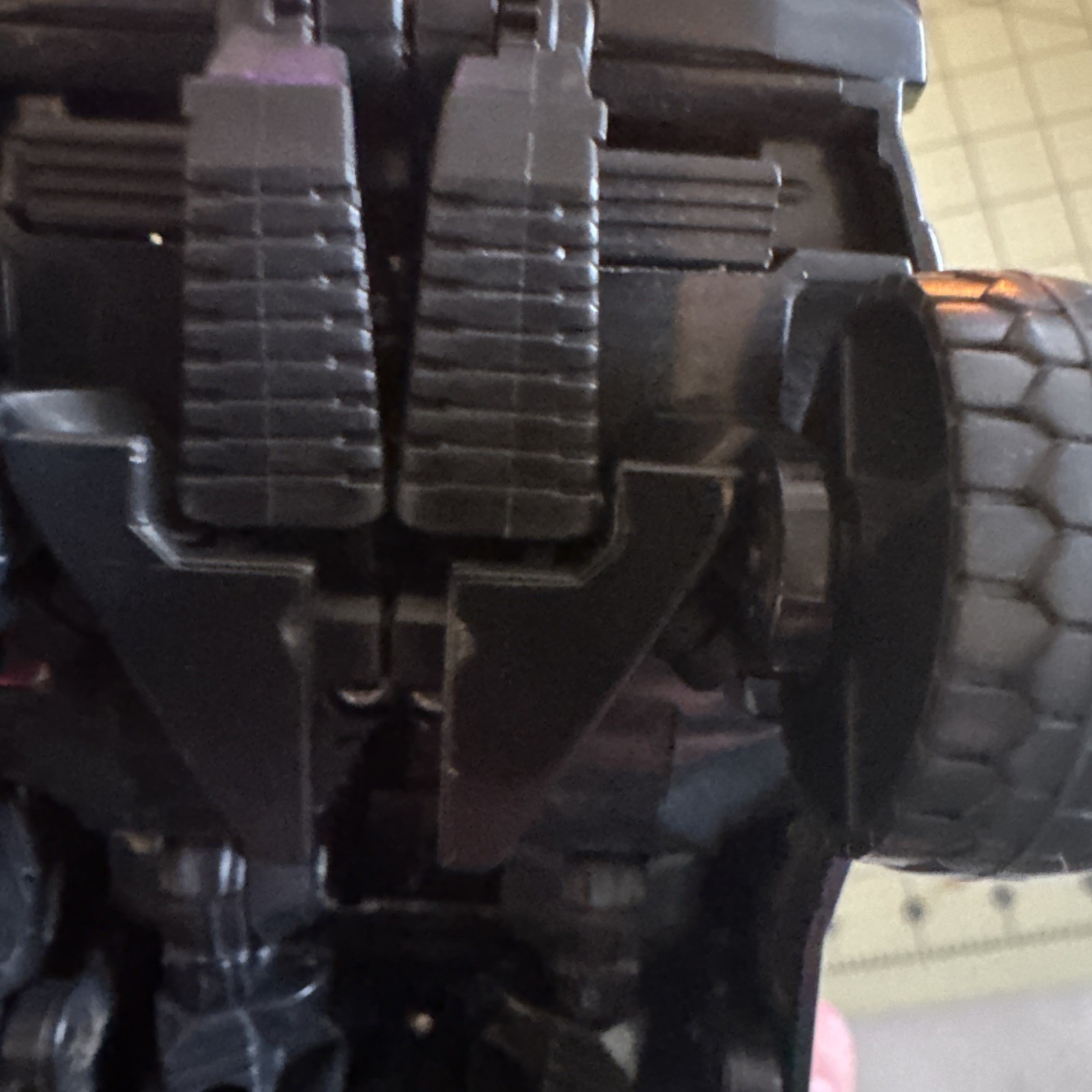 IRONHIDE Premium Series Transformers Movie 2007 Voyager Class Read Incomplete