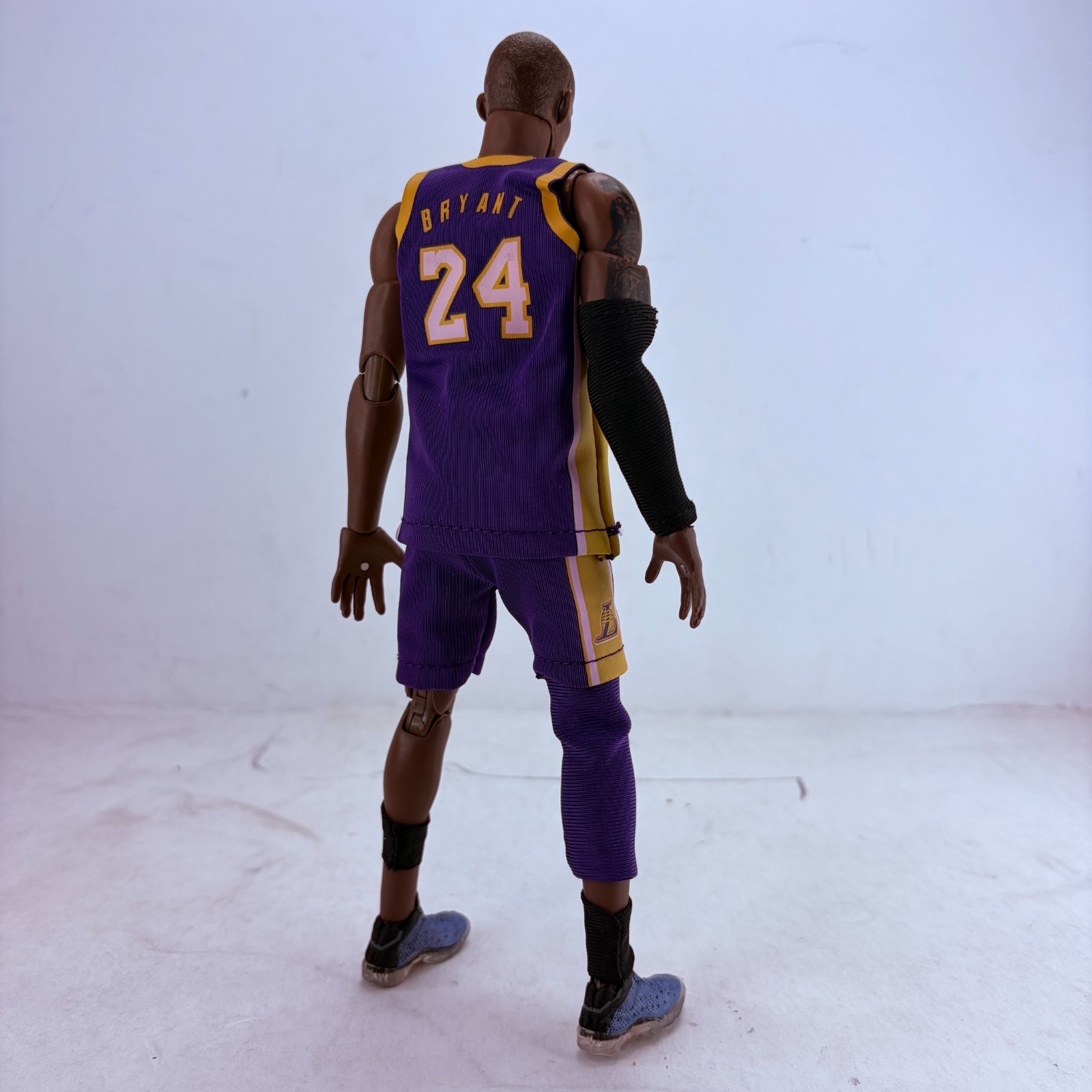 LA Lakers Kobe Bryant #24 Legend Creation 1:9 Scale Action Figure Toy Gift