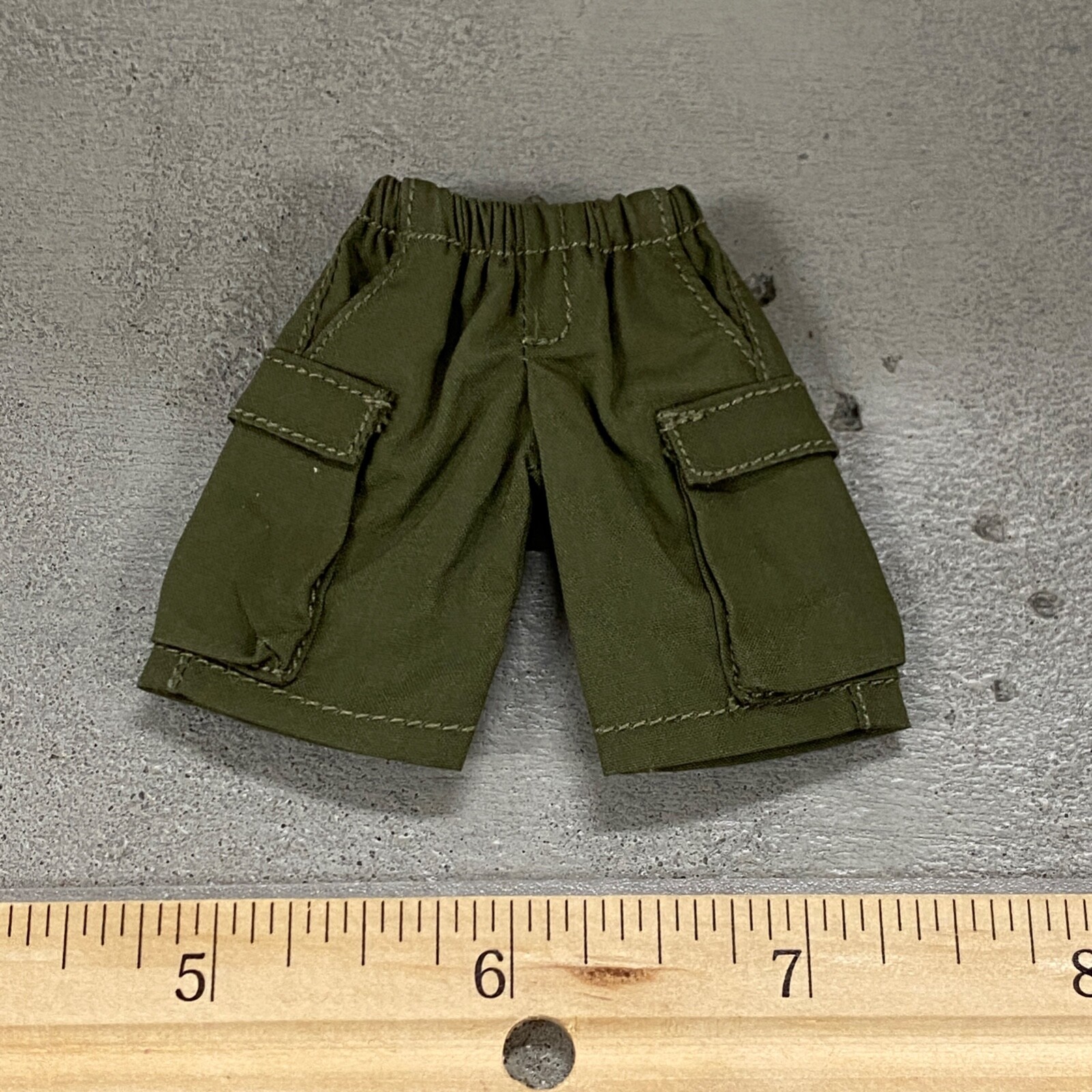 BE-CGS-GRN: 1/12 Green Elastic Waist Cargo Shorts for 6″ Action Figure
