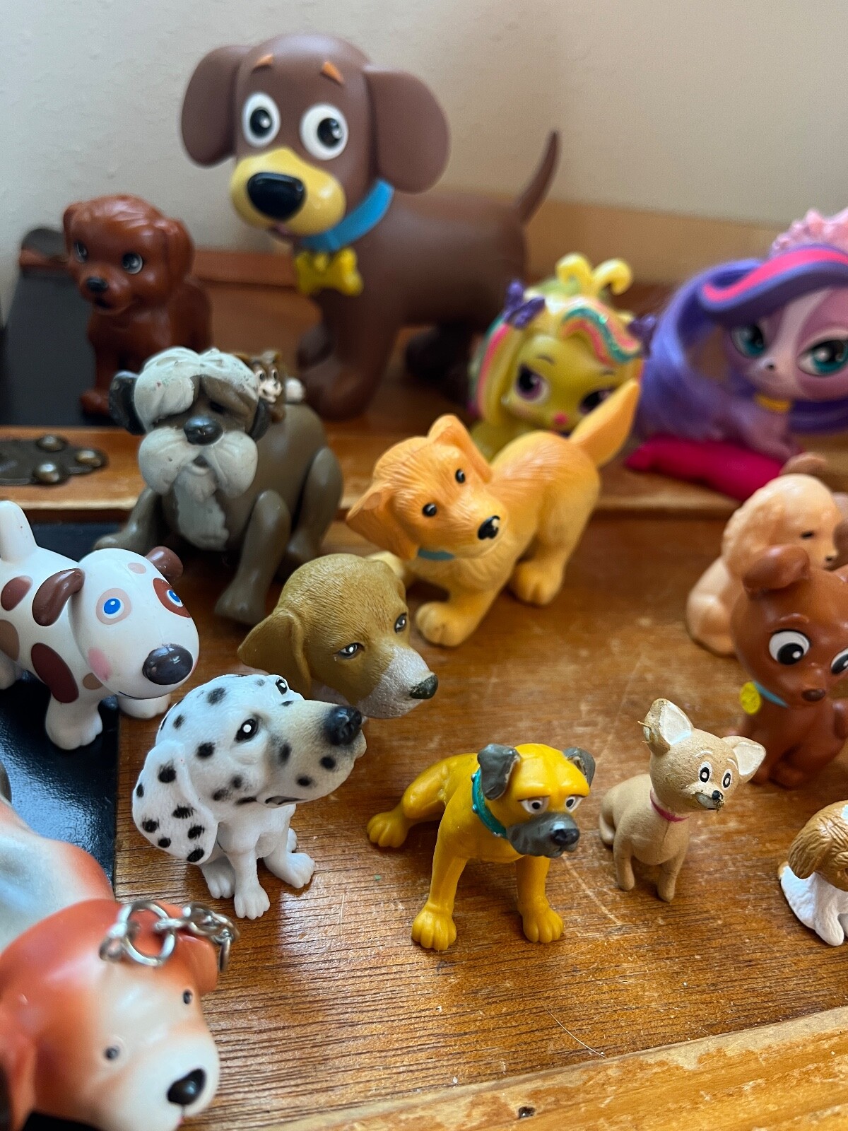 Mixed Lot of Cute Plastic Rubber TV Movie & Not Puppy Dog Figures Animals –