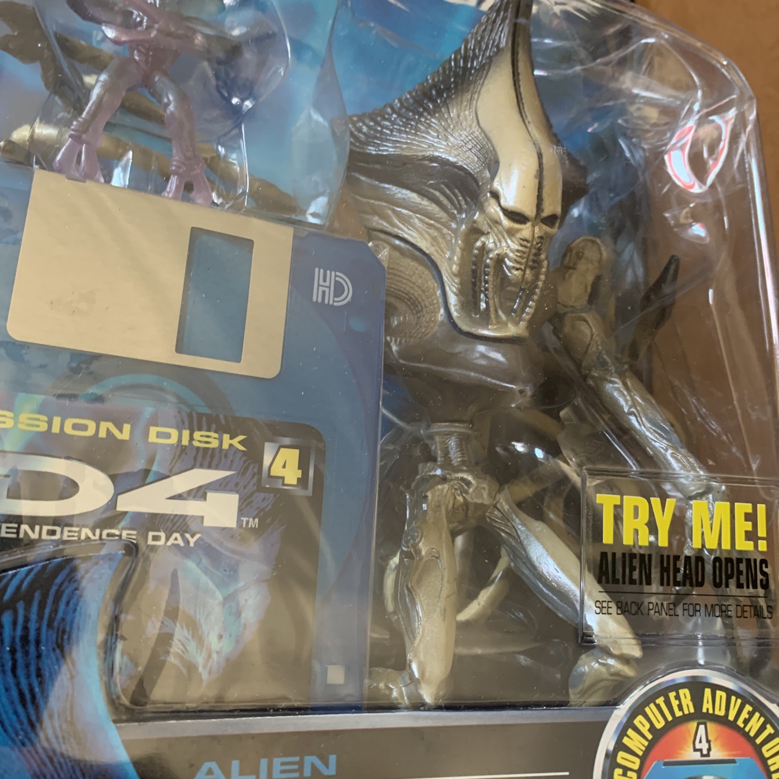Trendmasters iD4 Independence Day ALIEN ATTACKER PILOT Figure NIP w/disk Sealed