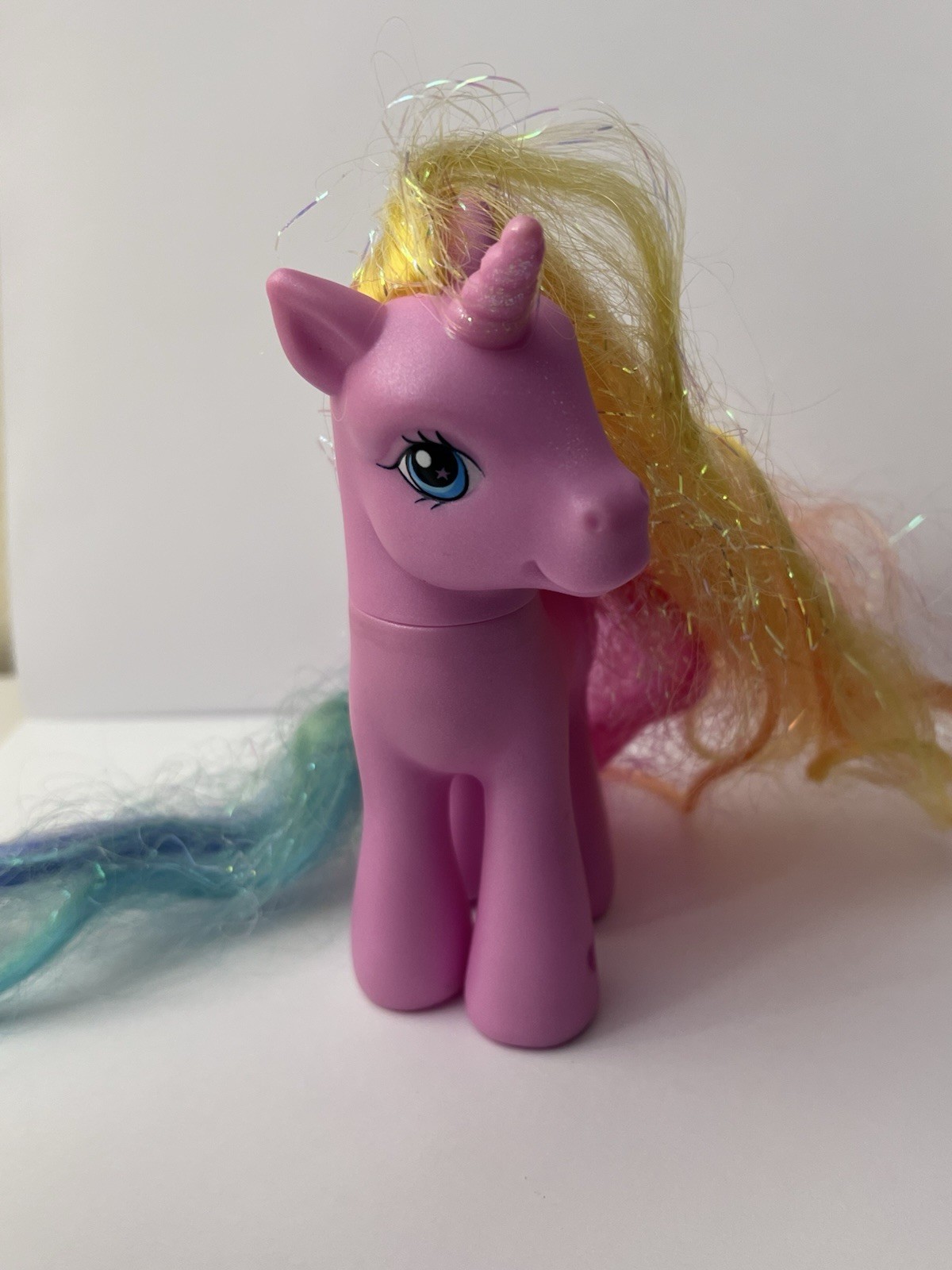 My Little Pony G3 Rarity The Unicorn – 2005 Crystal Princess Rainbow Hair Pink