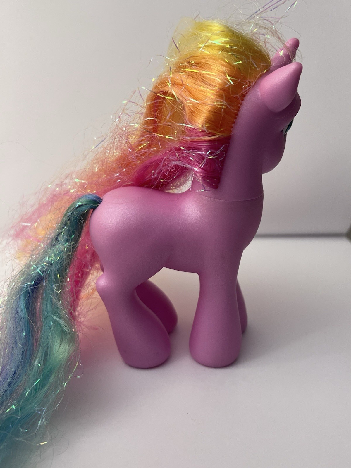 My Little Pony G3 Rarity The Unicorn – 2005 Crystal Princess Rainbow Hair Pink
