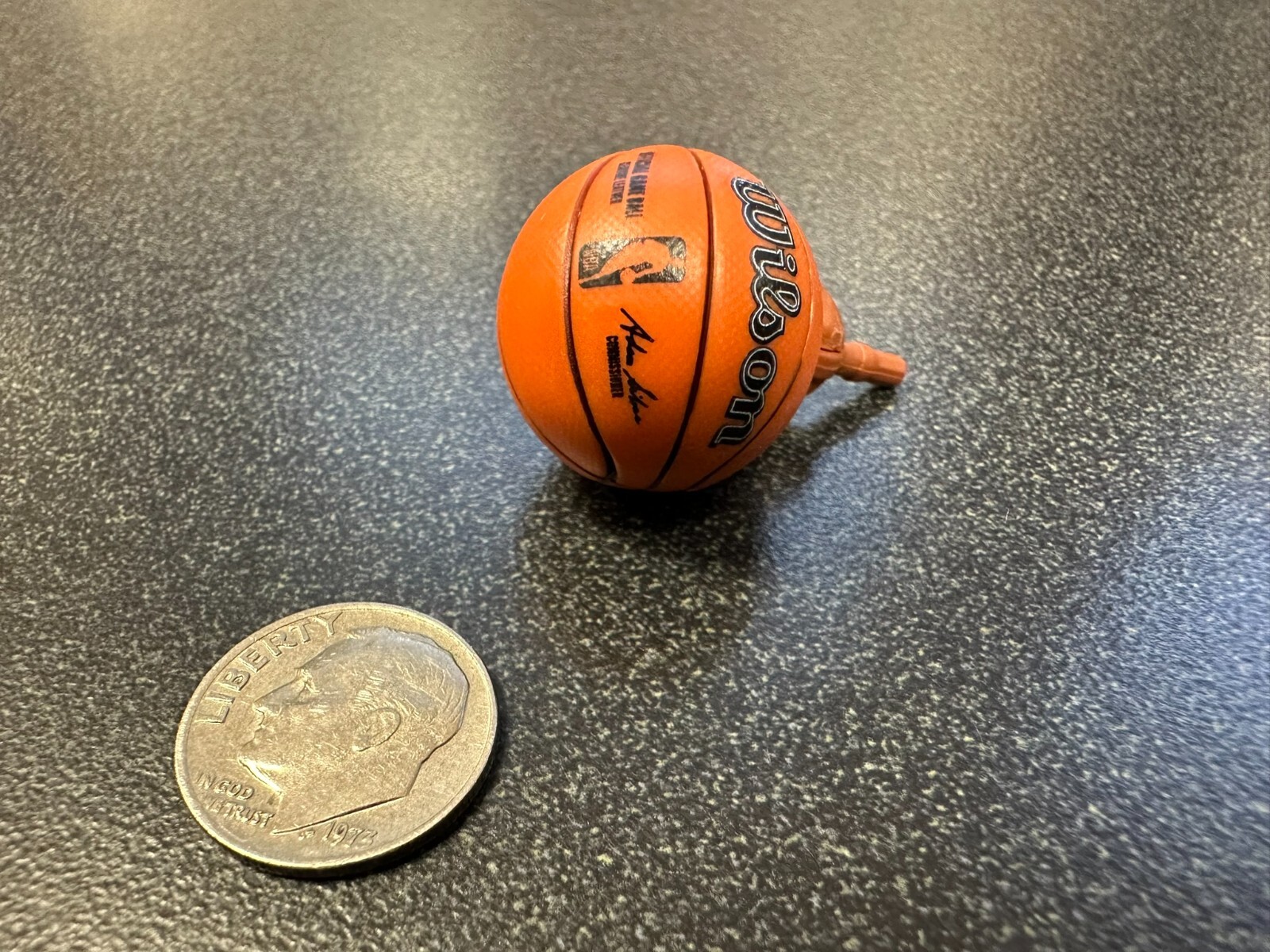 Starting Lineup (MALE HAND W/BALL ONLY) 6″ Scale MINT Basketball Prop Ja