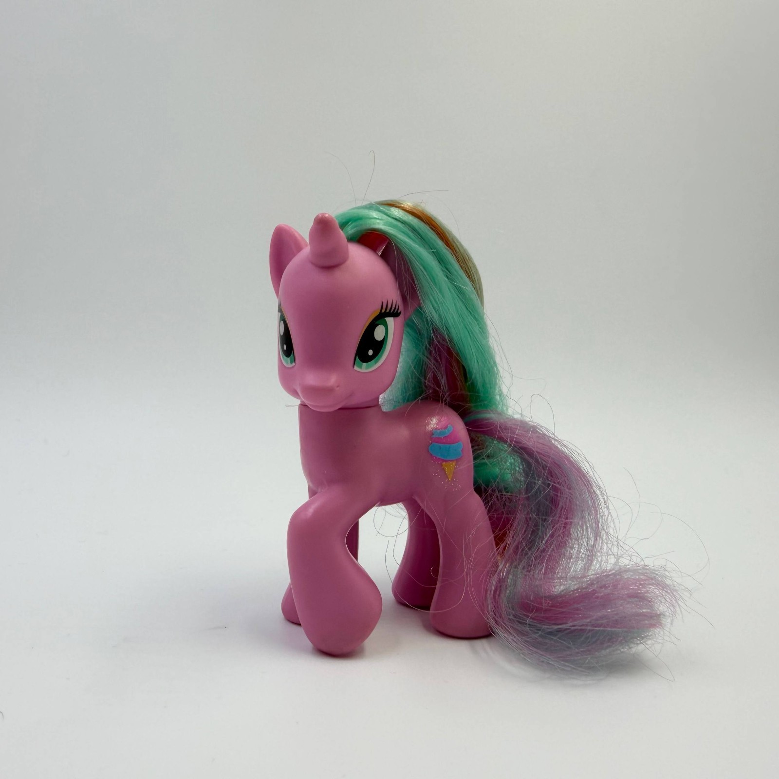 MLP My Little Pony Sweetie Swirl Rarity G4 Brushable Carousel Boutique
