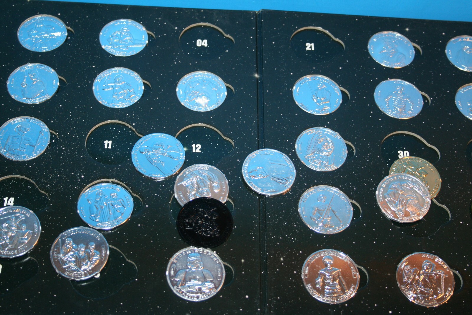 STAR WARS 2007 TAC FIGURE «COINS» COMPLETE LOOSE WEAPON HASBRO