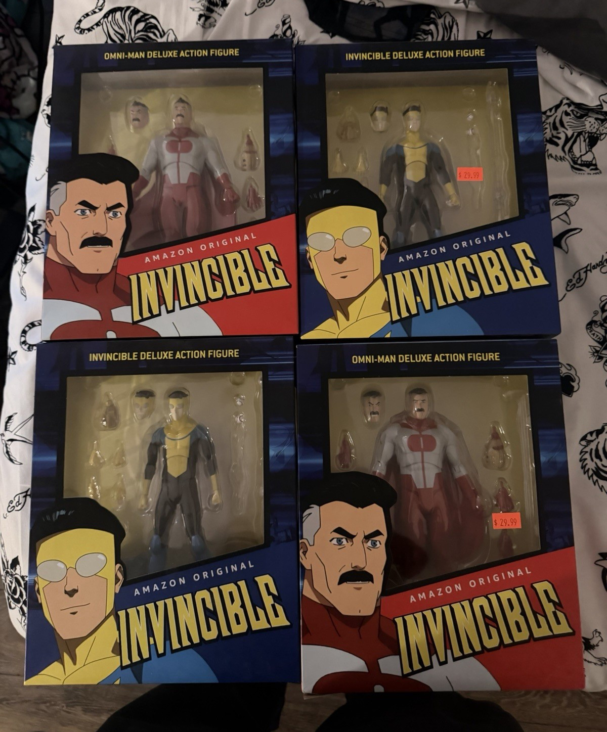 Skybound Invincible Deluxe Action Figure Set – Invincible & Omni-Man Multicolor