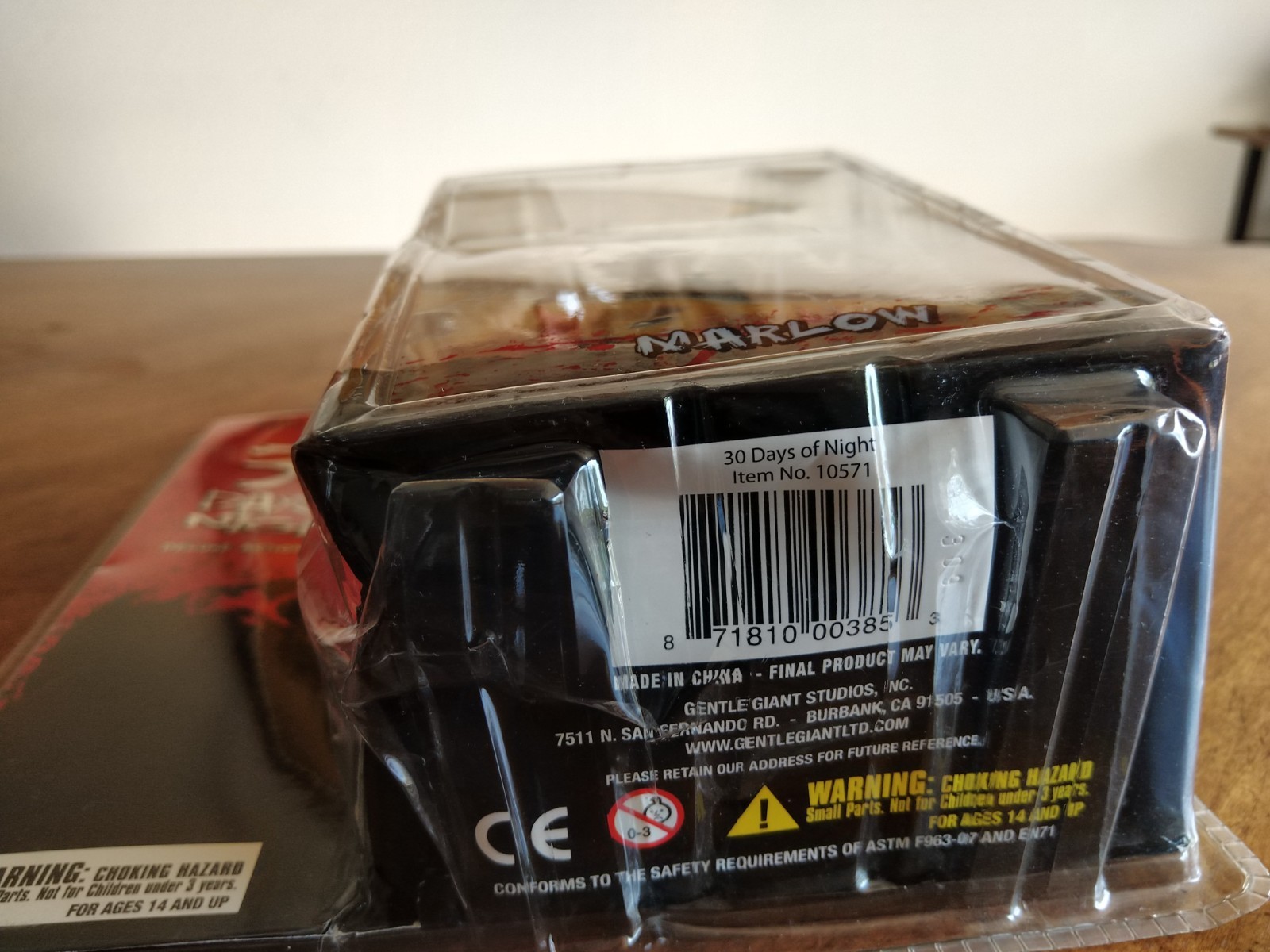 READ* Gentle Giant LTD 2009 Dark Days LLC 30 Days Of Night Marlow Action Figure