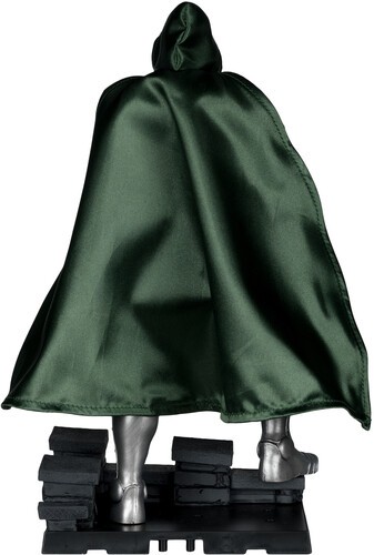 McFarlane Toys – Marvel – Doctor Doom 1:6th Scale Collectible (Doctor Doom #1) [