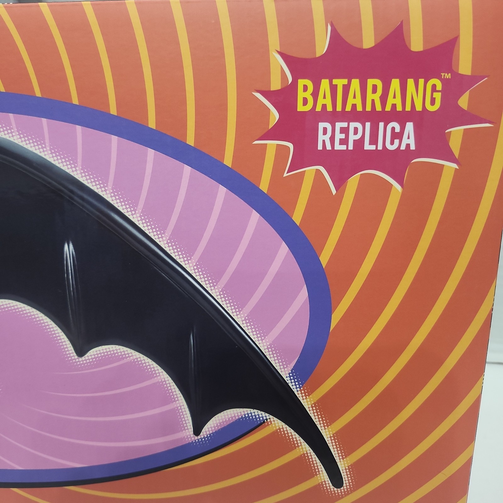 NECA Batman (1966 Classic TV Show Series) Replica – BATMAN Batarang Adam West