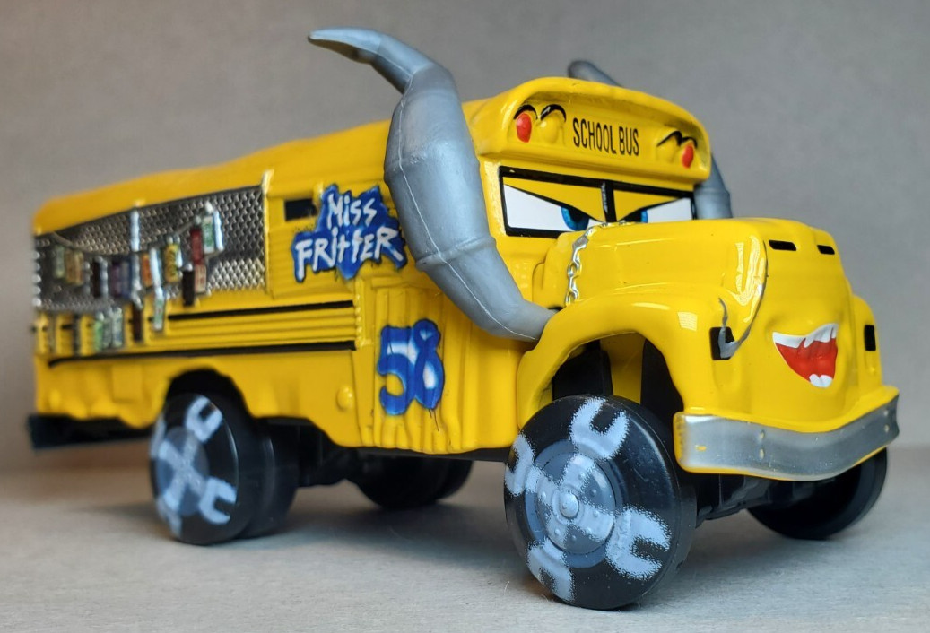 Disney Pixar Cars 3 Demolition Derby Miss Fritter Ms. Fritter Diecast 1:55 FC
