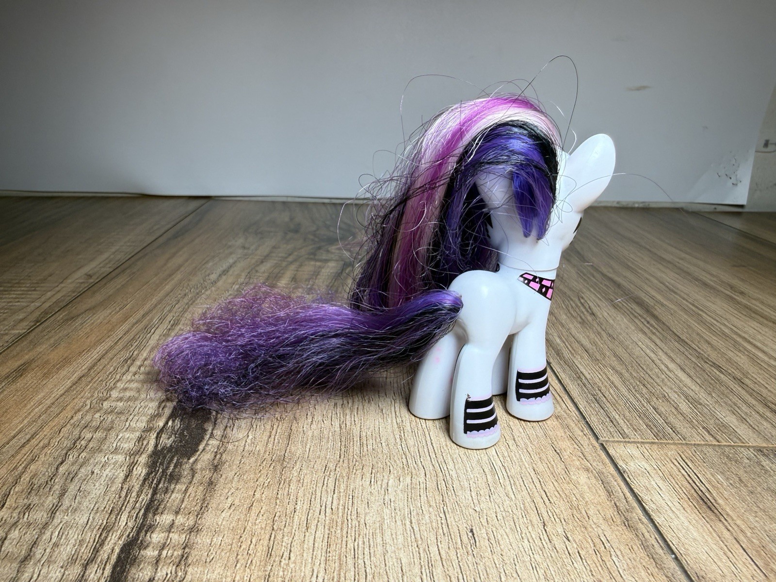 My Little Pony MLP Pony Mania Goth Rarity G4 3″ Brushable Pony FIM