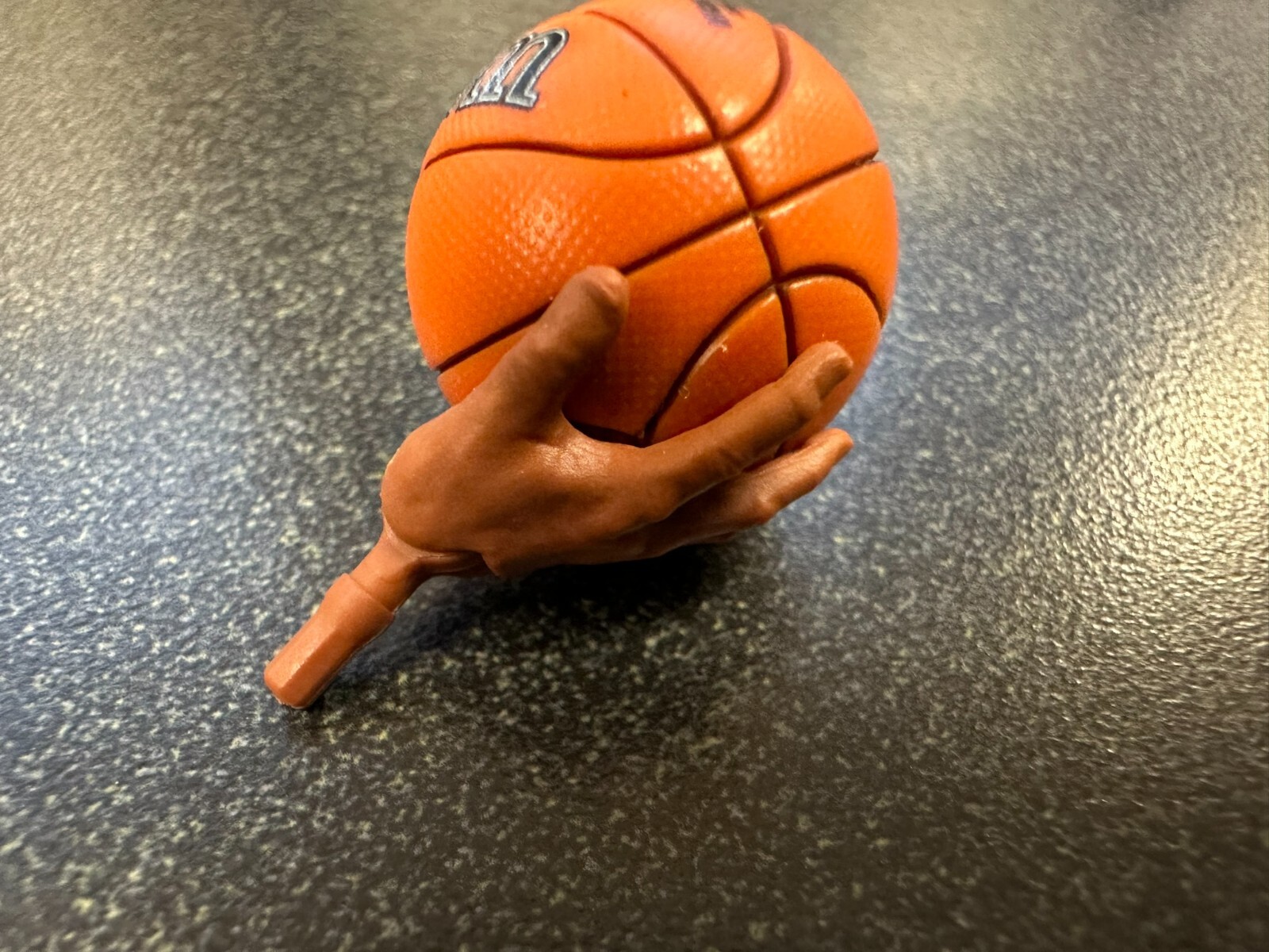 Starting Lineup (MALE HAND W/BALL ONLY) 6″ Scale MINT Basketball Prop Ja