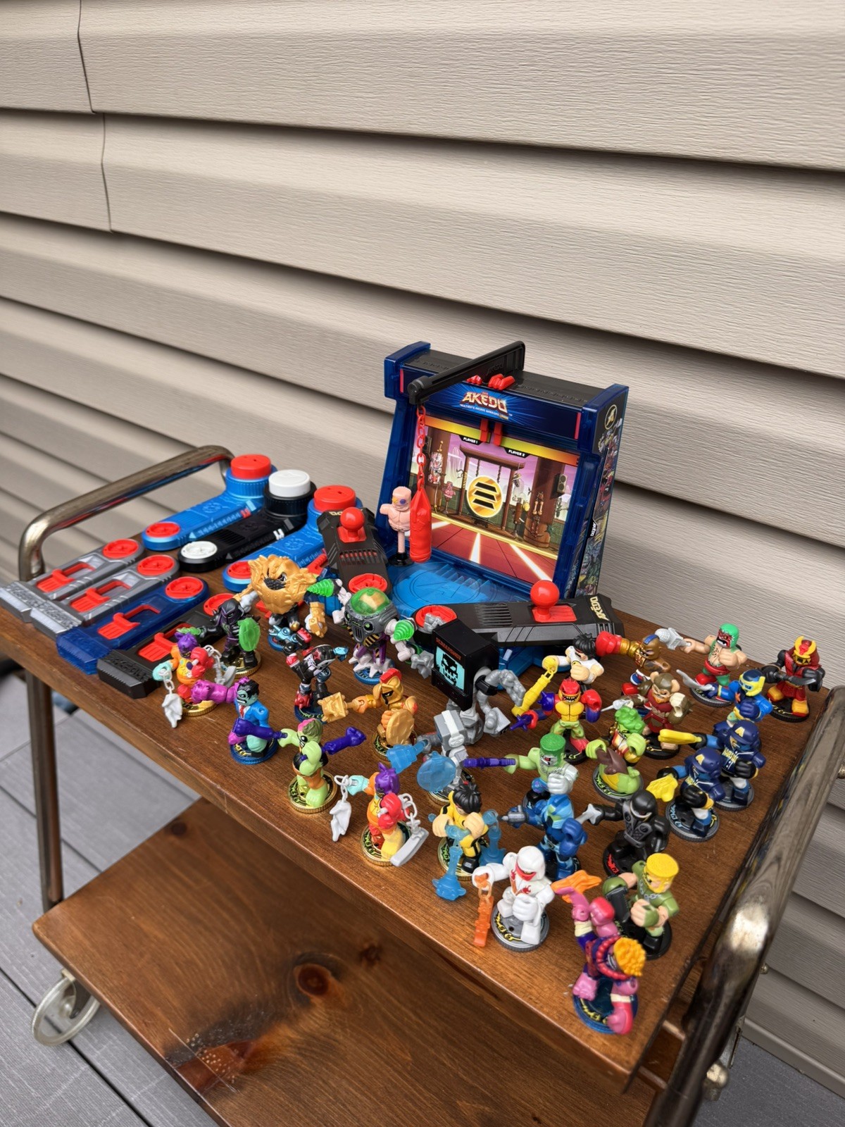 Massive Akedo Ultimate Arcade Warriors Collection 28 Figures, Arena Works Extras